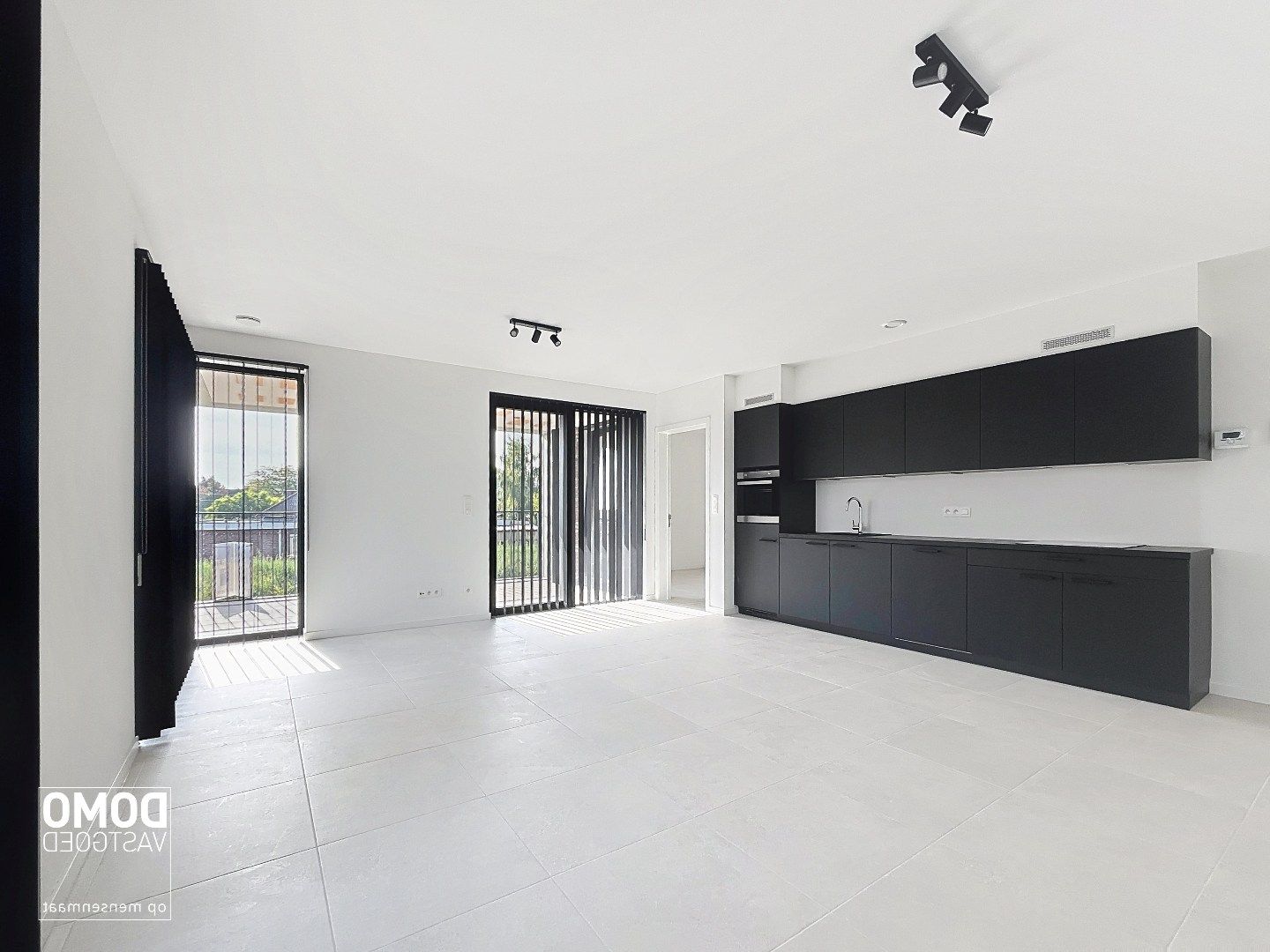 NIEUWBOUW 2 SLAAPKAMER APPARTEMENT MET TERRAS, AUTOSTANDPLAATS EN KELDERBERGING TE KERMT foto 3