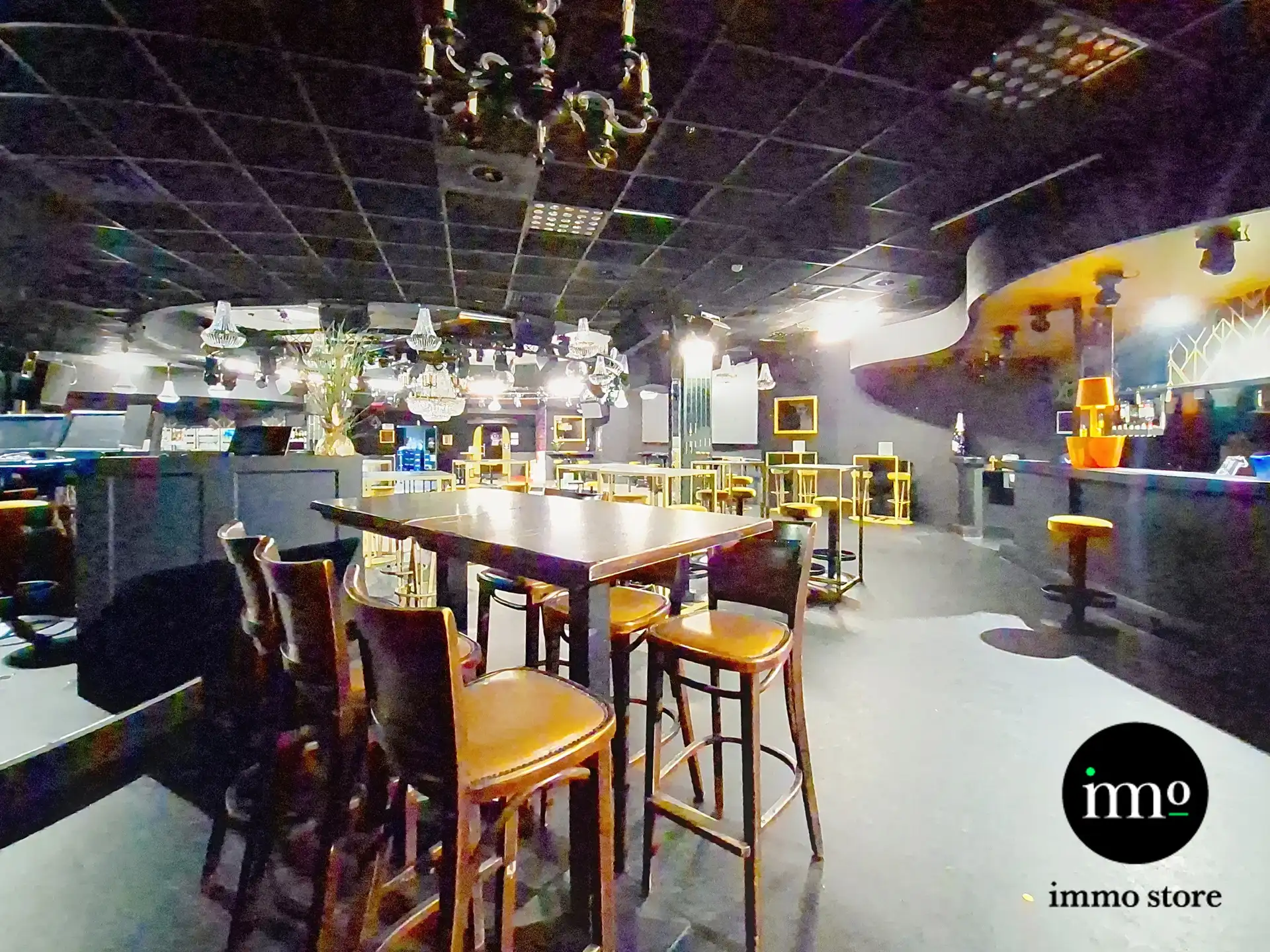 Nightclub met 4 bars en veel meer! foto 15