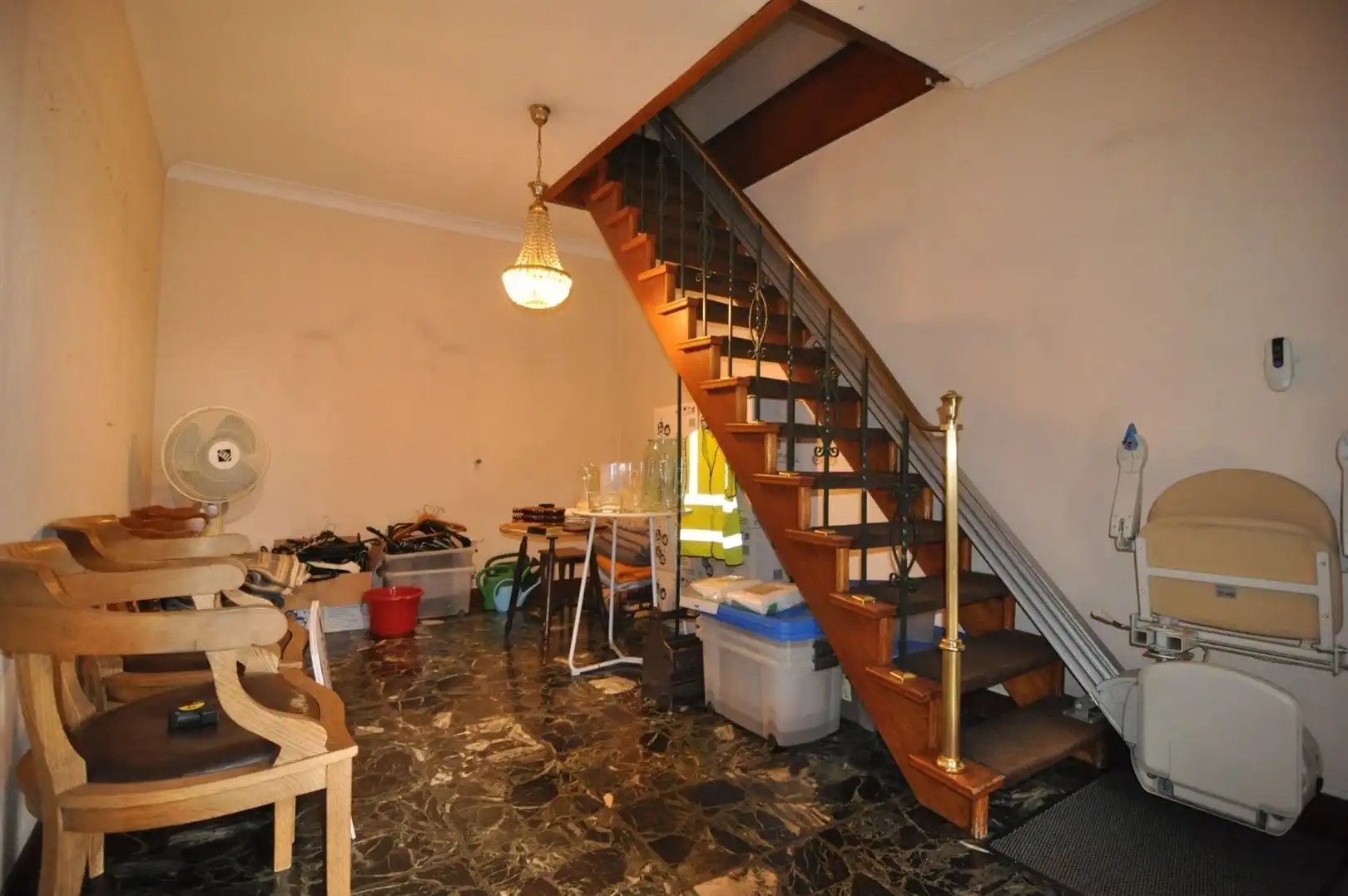 Ruime bel-etage met 2 slaapkamers, kinderkamer, garage en groot terras foto 5