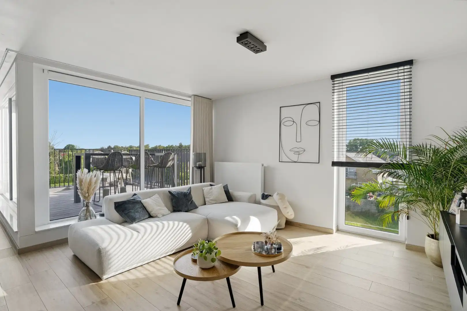 Prachtig instapklaar appartement met terras, groen zicht en autostaanplaats foto 2