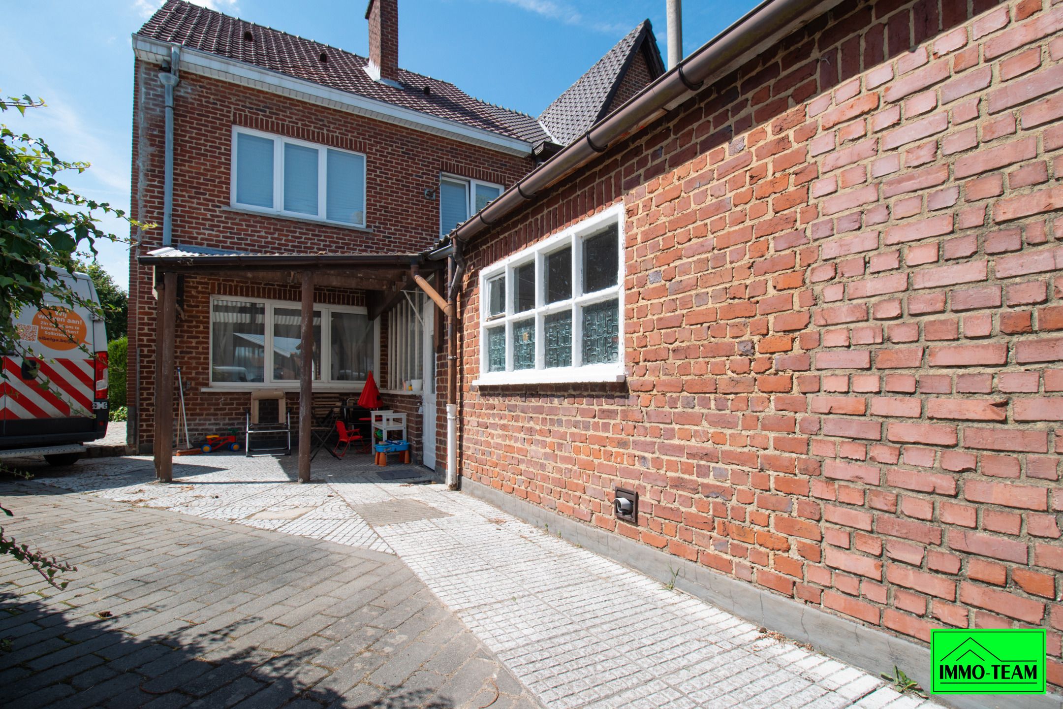 Charmante 3-gevelwoning nabij centrum Roosdaal foto 12