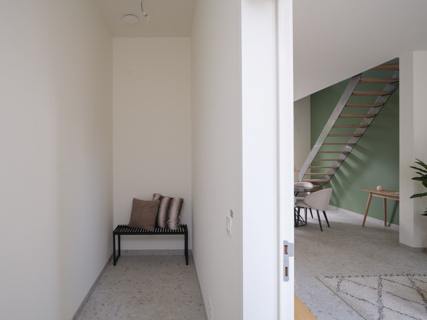 Luxueus gerenoveerde rijwoning met stijlvolle groene patio in Gentbrugge foto 9