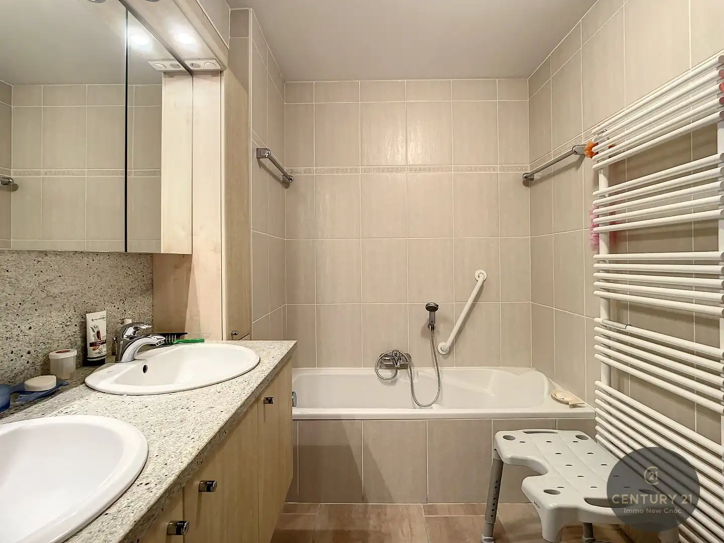 SUBLIEM 3 slaapkamer appartement met mogelijkheid aankoop RUIME GARAGEBOX foto 10