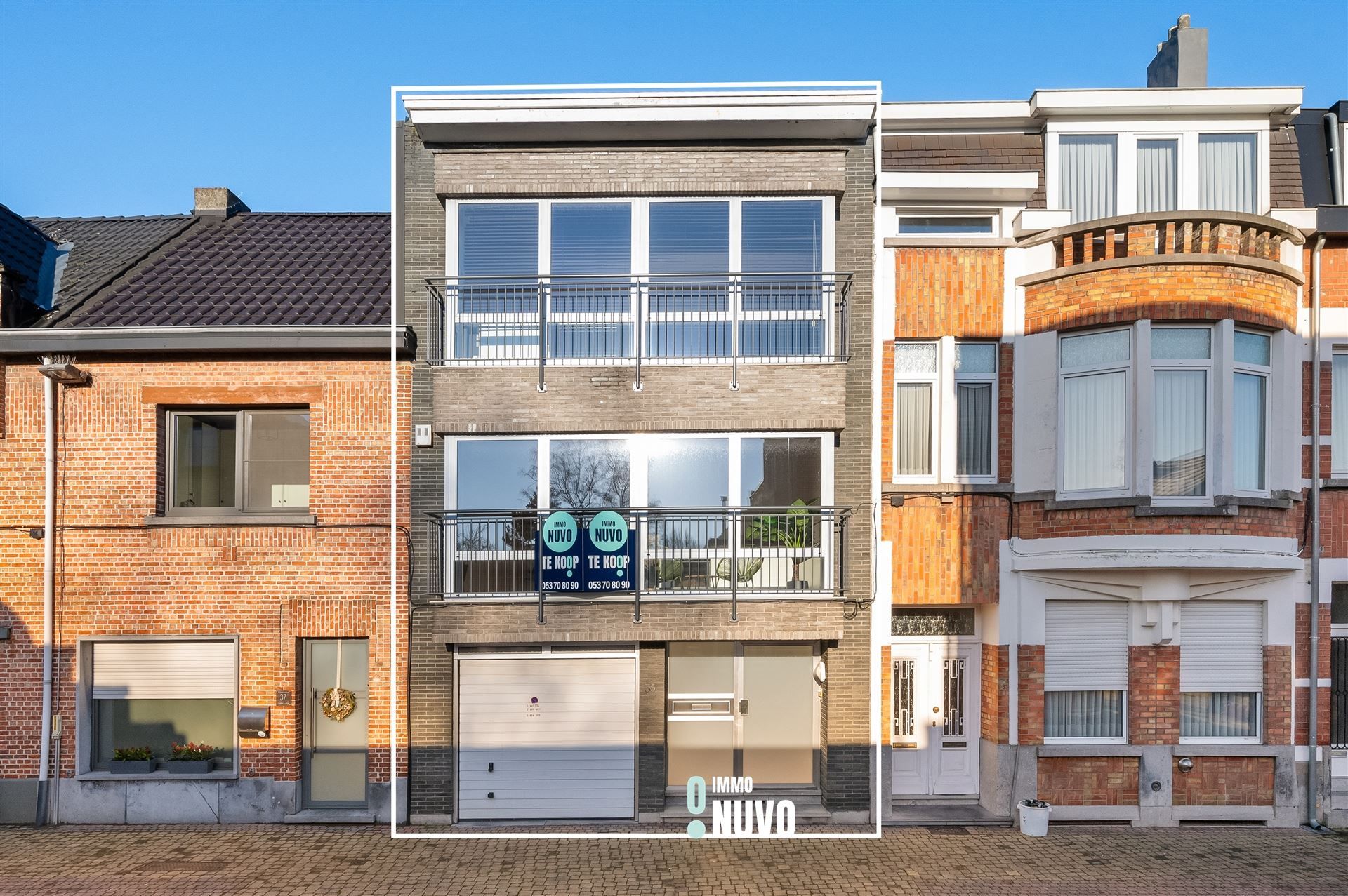 Instapklare woning in centrum Aalst met garage en 3 slpks foto {{pictureIndex}}