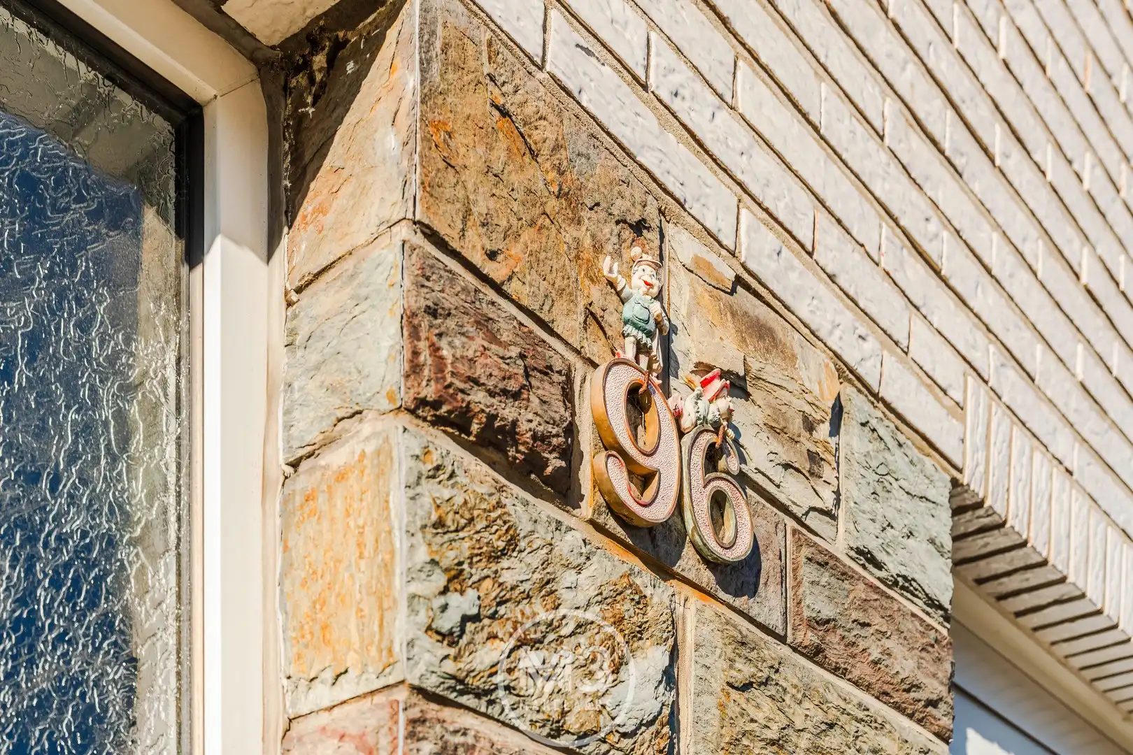 Ruime bel-étage woning met grote tuin foto 2