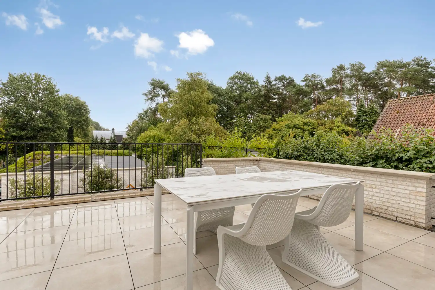 LUXUEUS APPARTEMENT MET PRIVE TUIN, TERRAS EN GARAGE VOOR 2 WAGENS TE OLMEN! foto 14