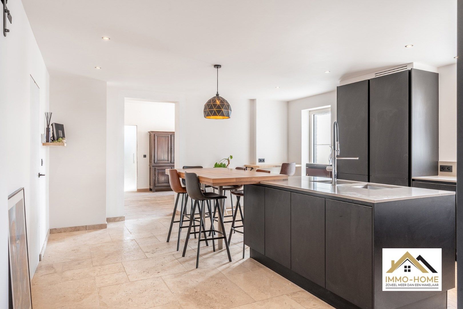 Recent gerenoveerde woning met magazijn en atelier-ruimte  foto 2