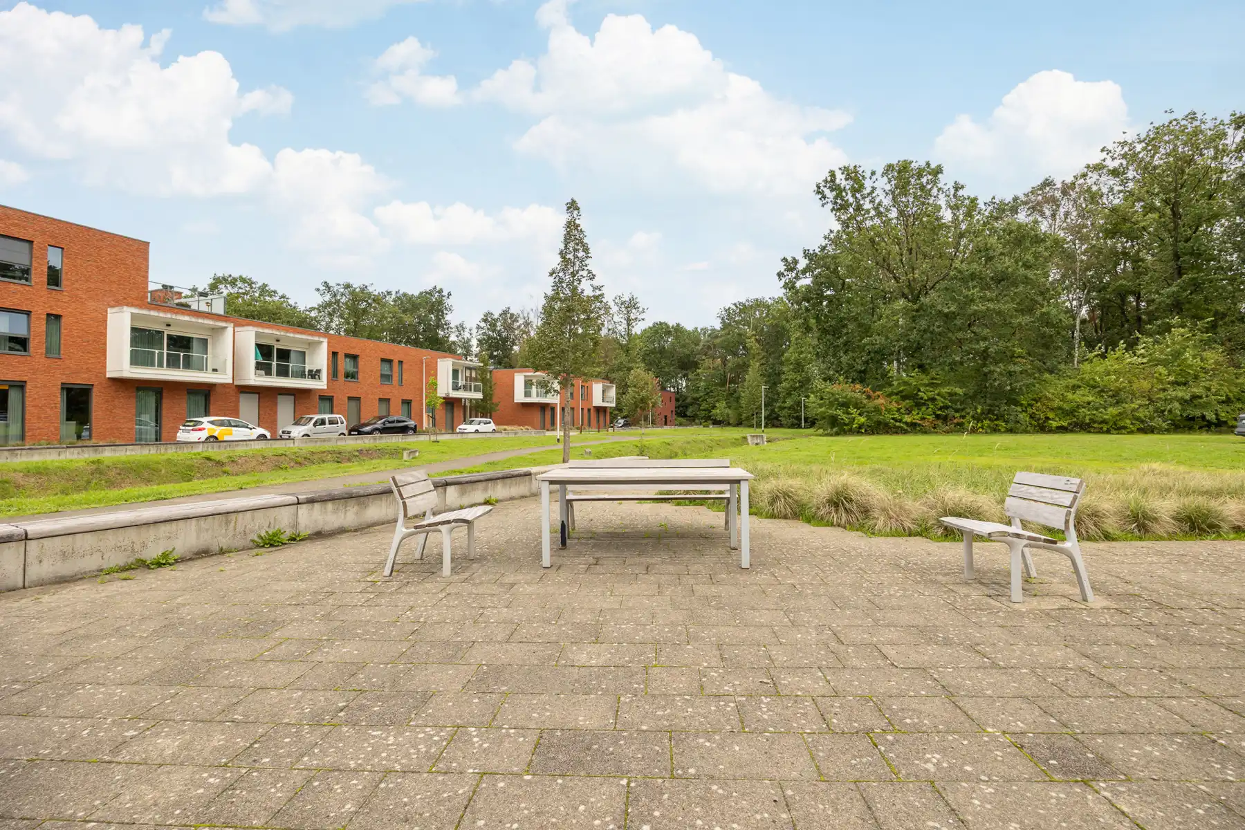 ASSISTENTIEWONING MET 1 SLK, VEEL PRIVACY EN TERRAS TE GENK foto 21