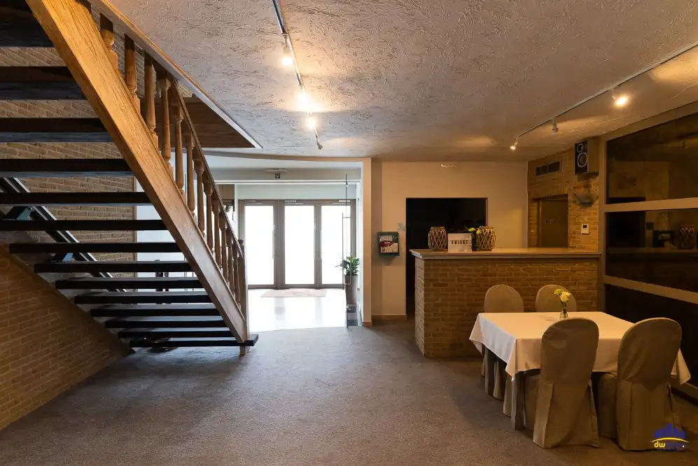 Te Koop: Unieke Feestzaal in Waregem – Instapklaar en Uitstekend Gelegen foto 11