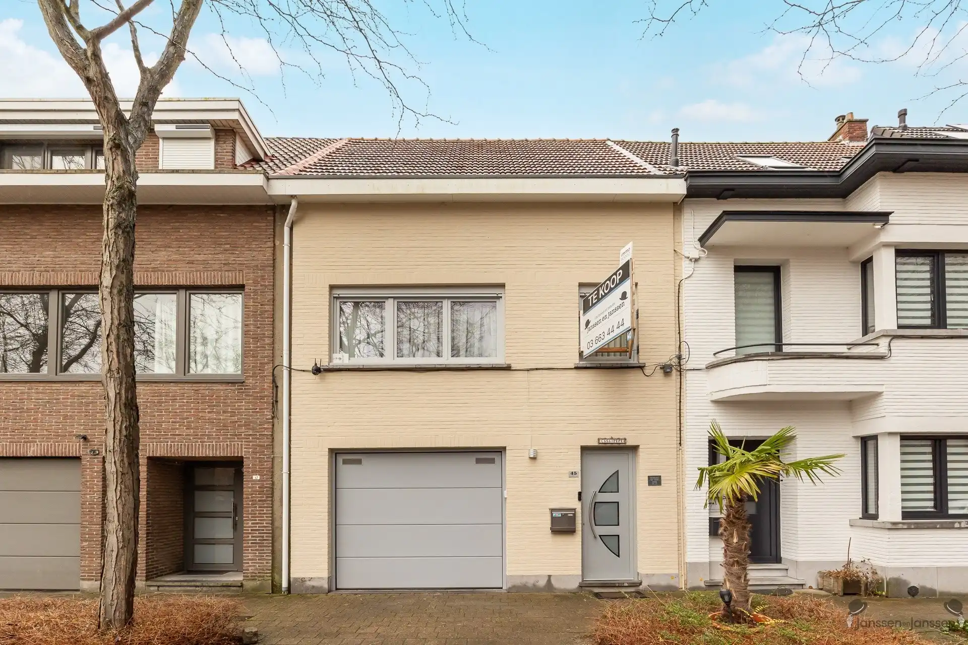 Woning met 3 (mog.4) slk, garage en ruime tuin in Brasschaat foto {{pictureIndex}}