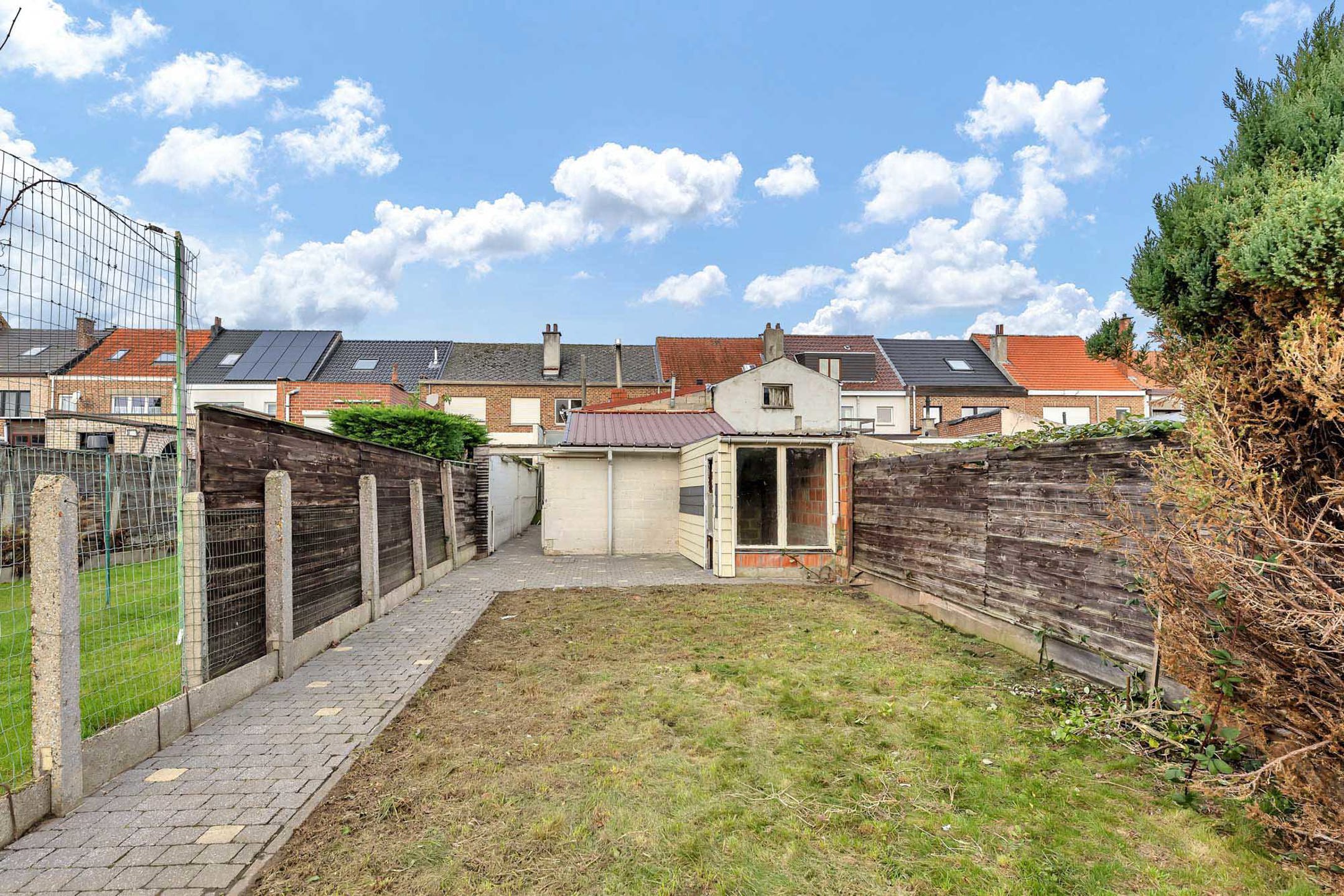 Ruime te renoveren woning op toplocatie foto 26