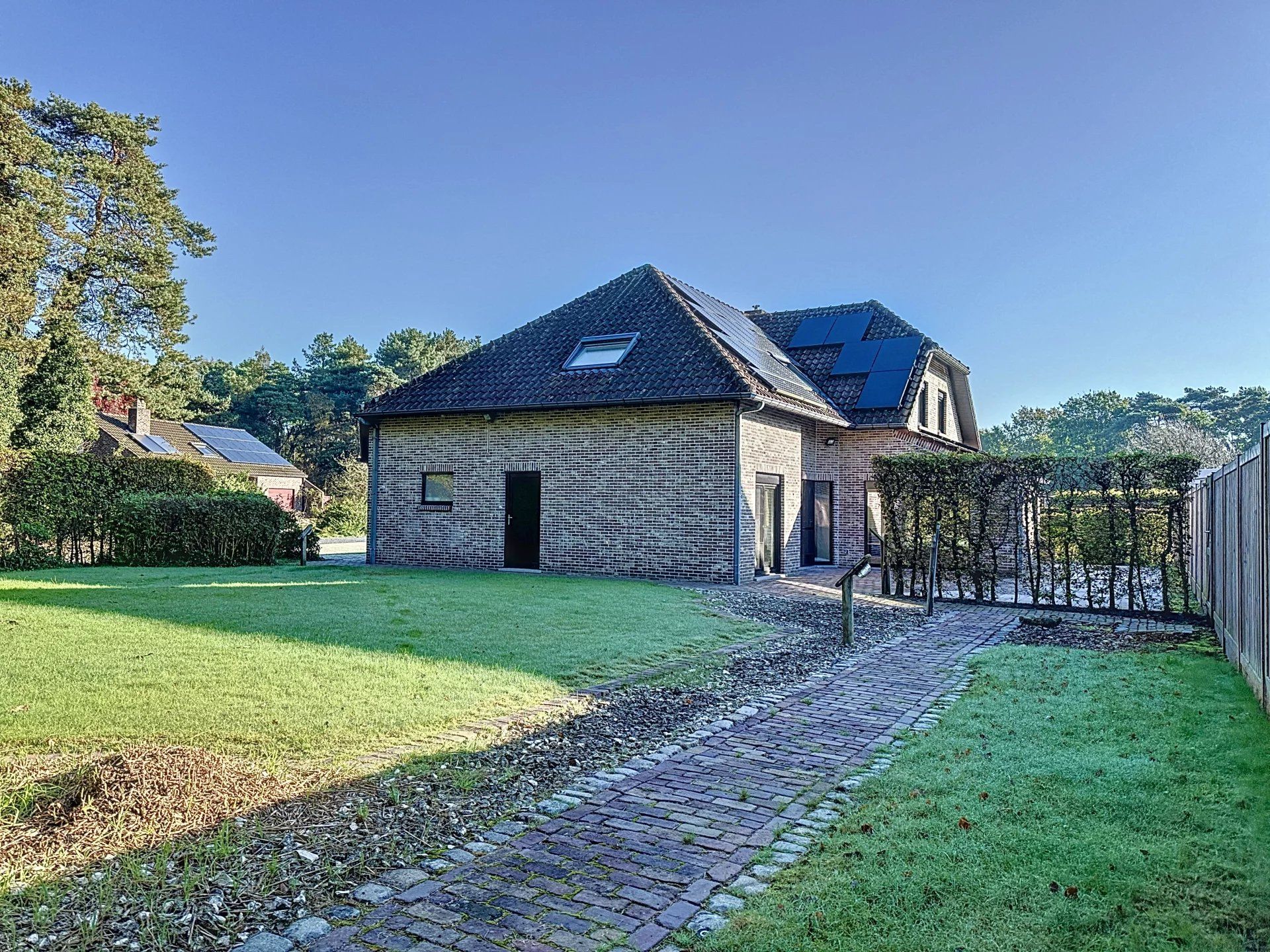 Zeer ruime A label villa met 5 slaapkamers en 2 badkamers met vergund bijgebouw van 40m² op wandelafstand van het centrum. foto 44