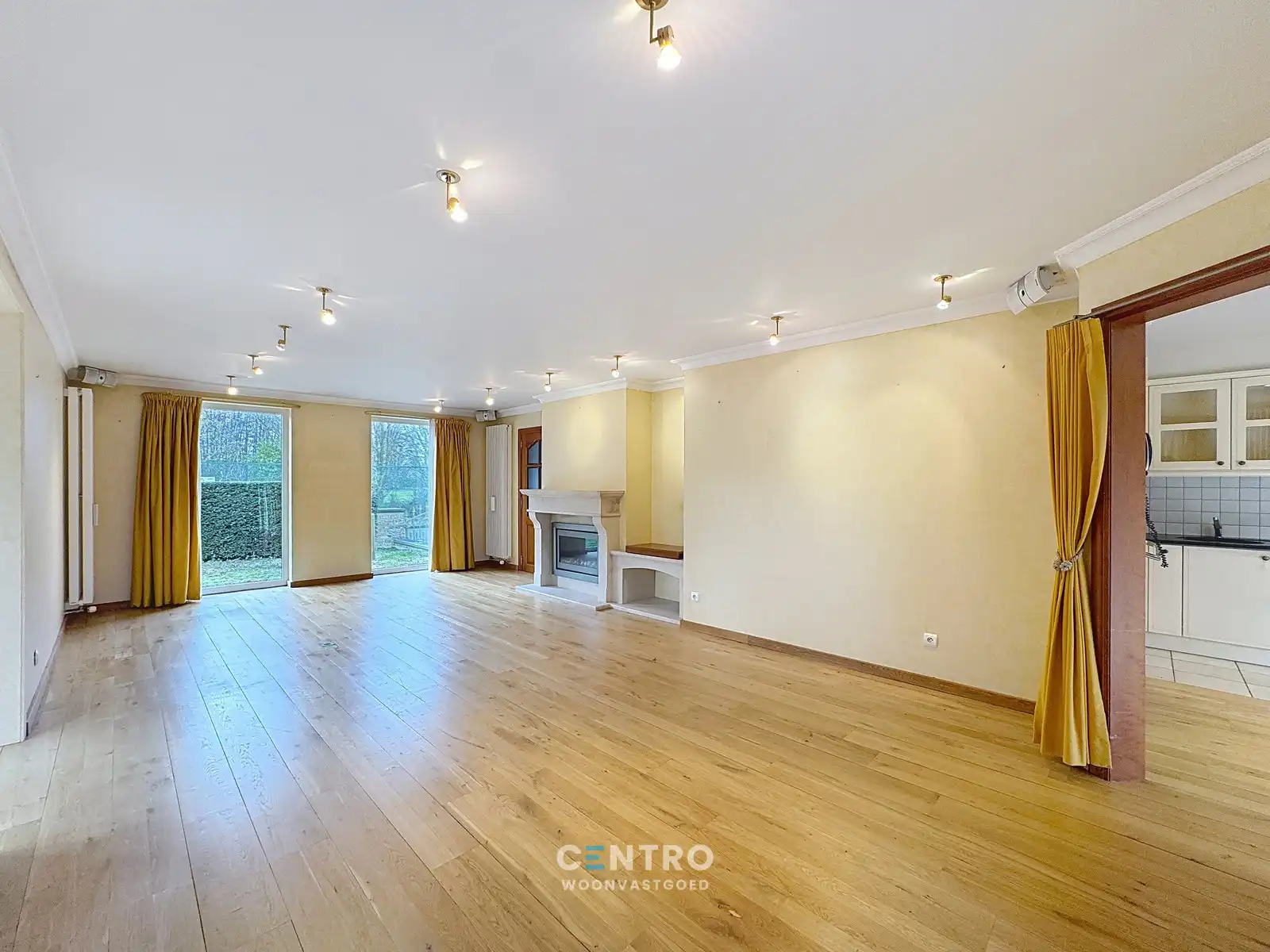 Ruime woning met 5 slpks, 2 badks én dubbele garage! foto 3