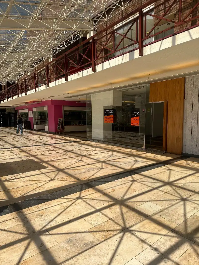 Commercieel uitstekend gelegen handelspand, 39m² foto 2