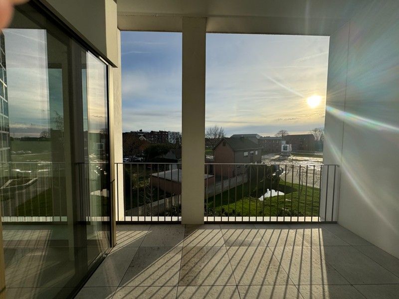 Penthouse met 2 slaapkamers  en een mooi terras. foto 1