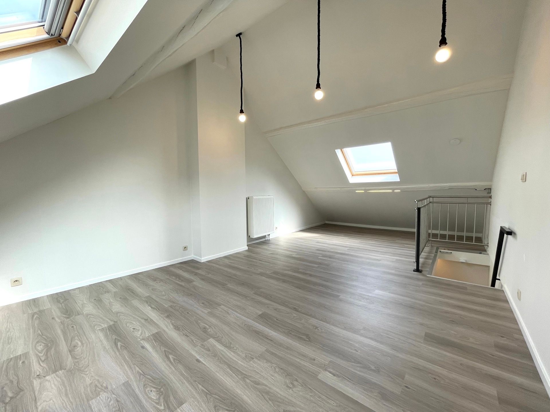 Gerenoveerde rijwoning met drie slaapkamers foto 11