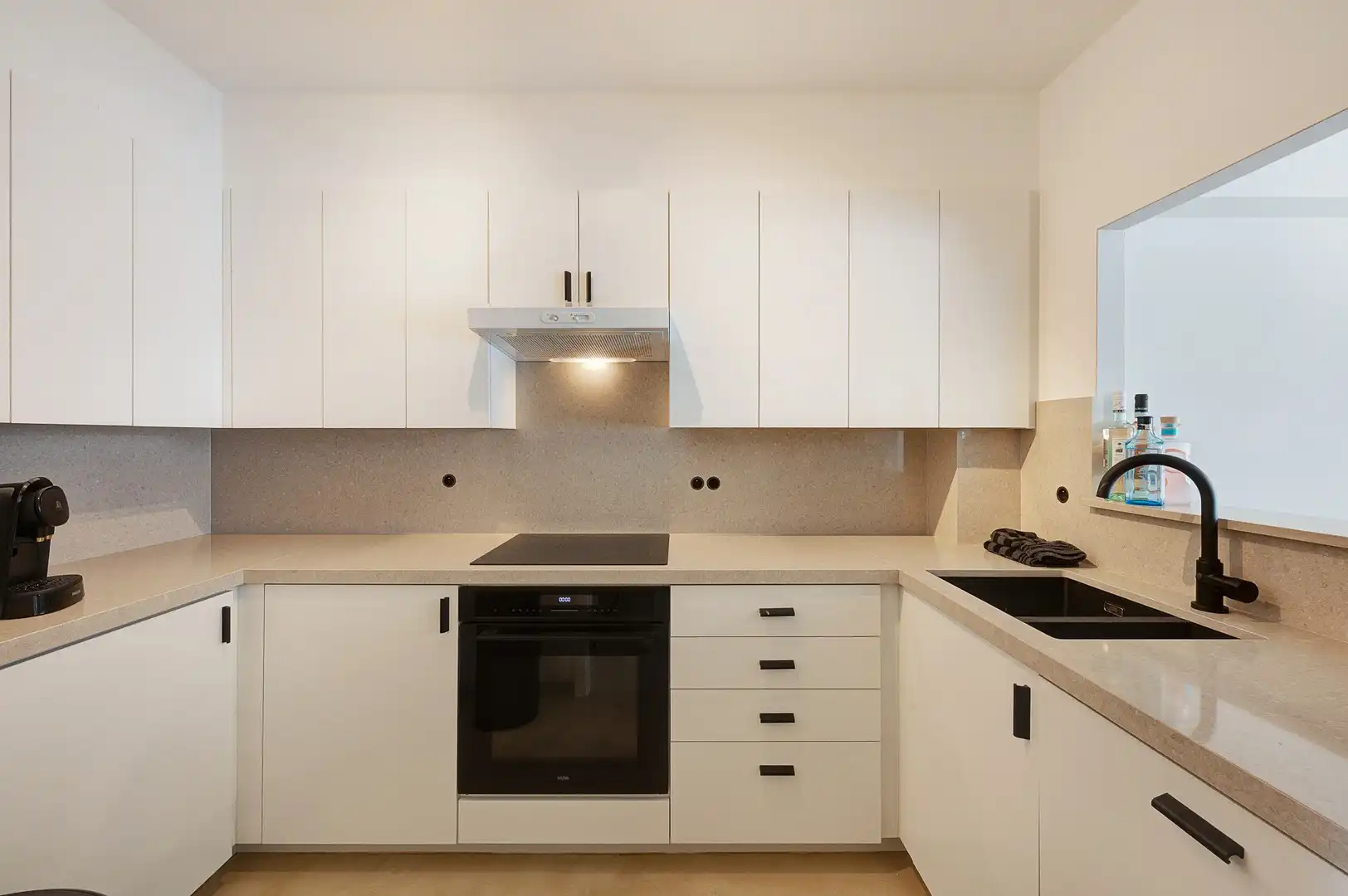 Ruim 2-slaapkamerappartement met twee terrassen nabij de zee. foto 16