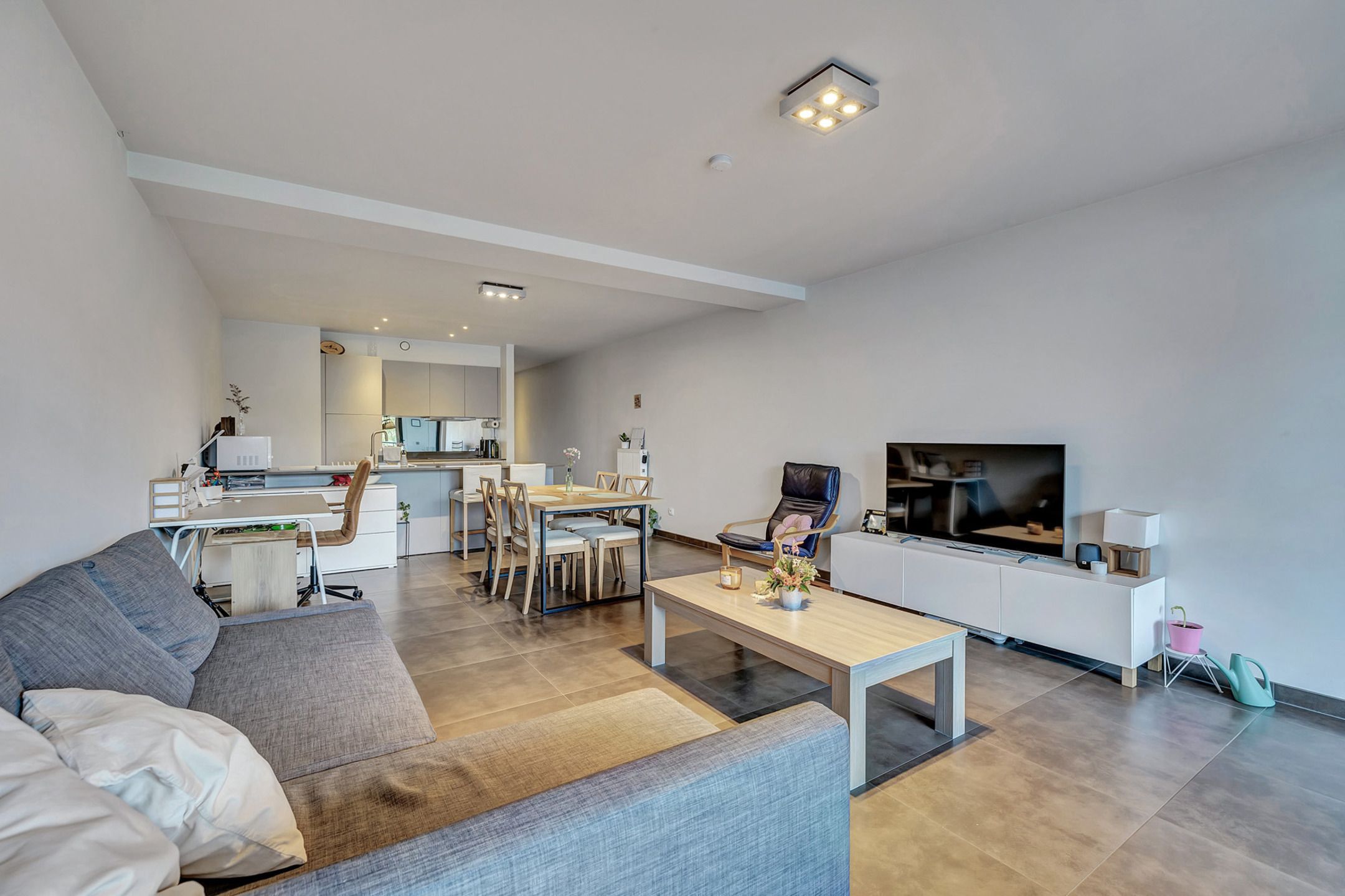 Modern appartement met terras en staanplaats in Denderleeuw foto 5