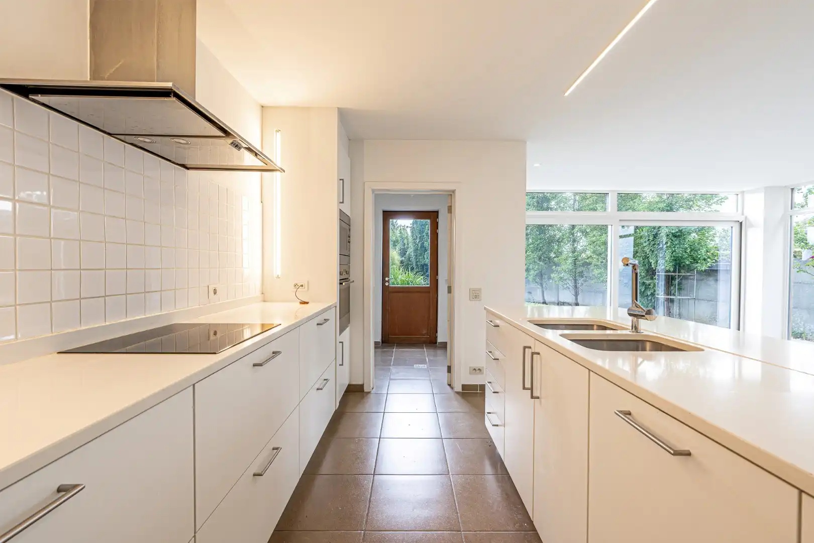 Instapklare, lichtrijke woning met 3 slaapkamers, zonnige tuin en 2 garages in Ledegem foto 6