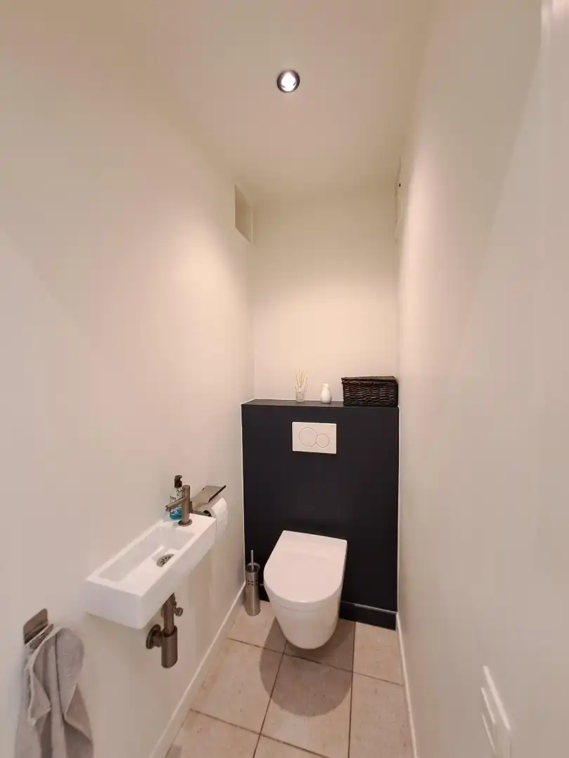 Lichtrijk gelijkvoers appartement met tuin en 2 slaapkamers en garage foto 24