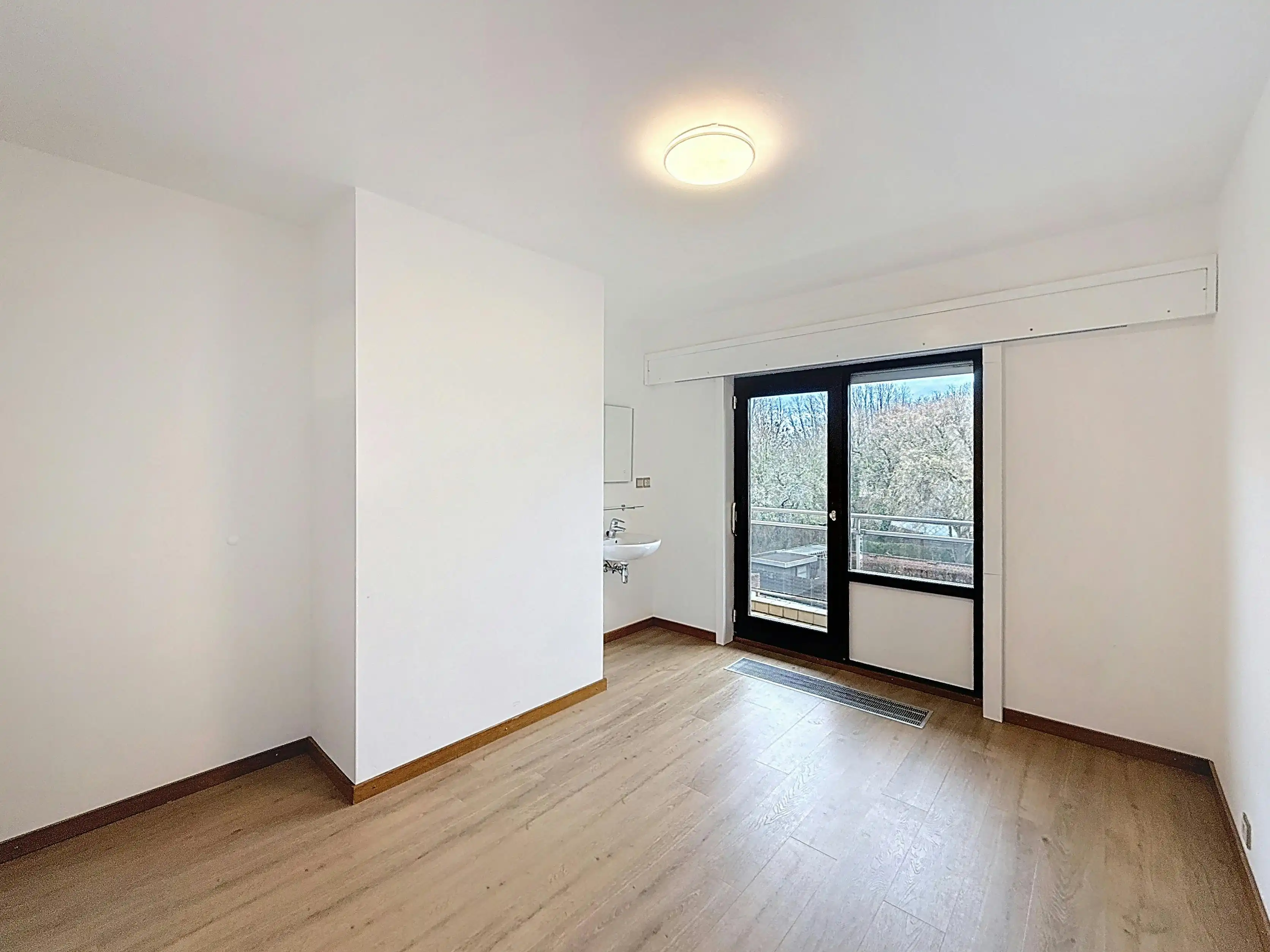 Appartement met drie kamers en garage te koop in Ieper foto 10