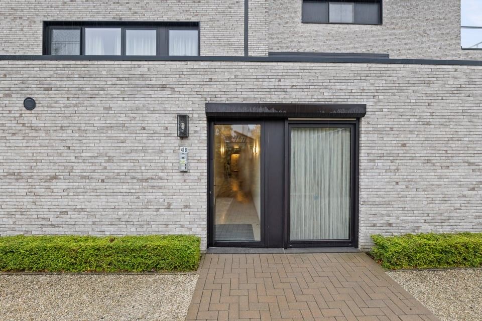 MODERN GELIJKVLOERS APPARTEMENT MET TERRAS EN STAANPLAATS IN SINT-TRUIDEN foto 33