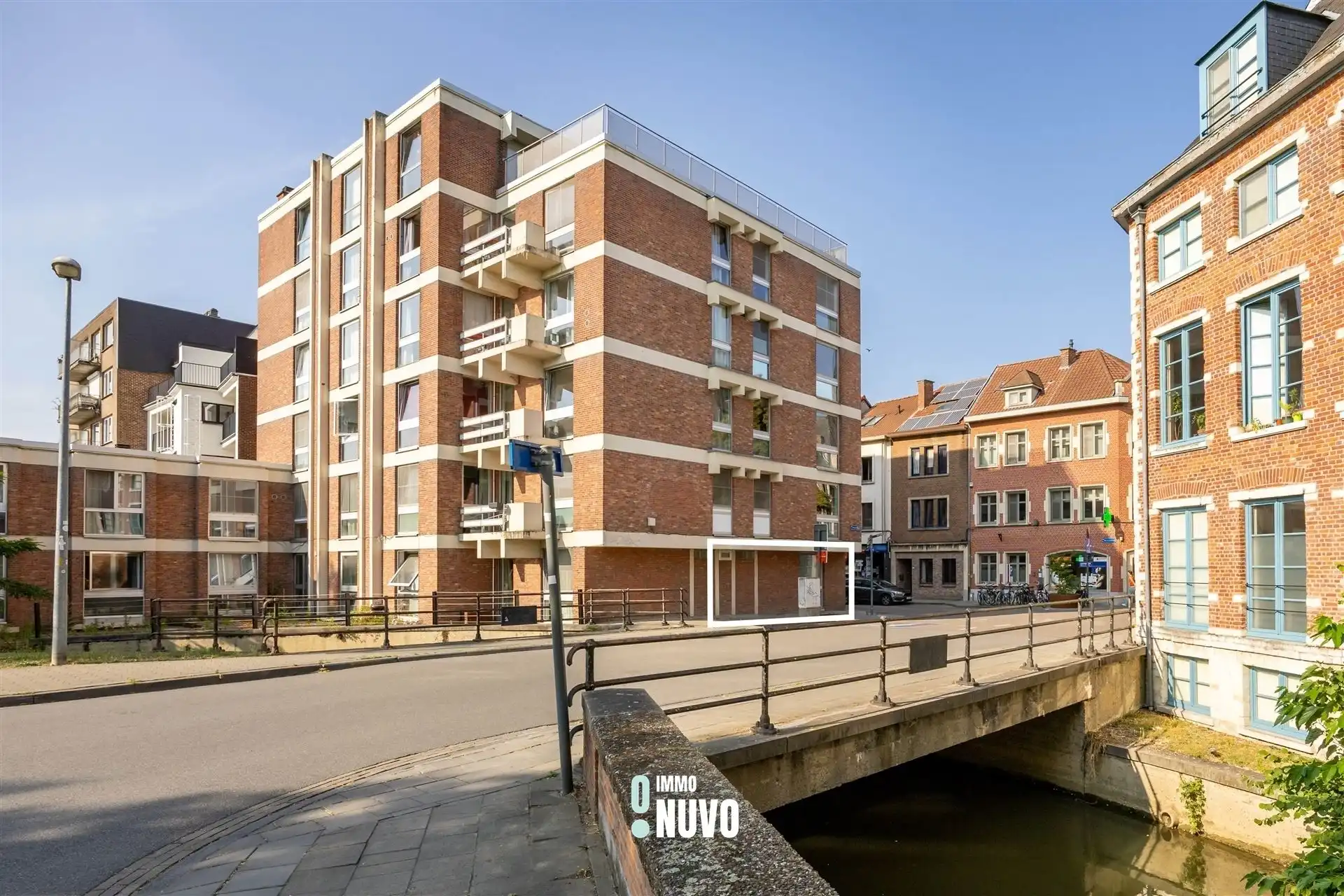 Hoofdfoto van de publicatie: Flat/studio