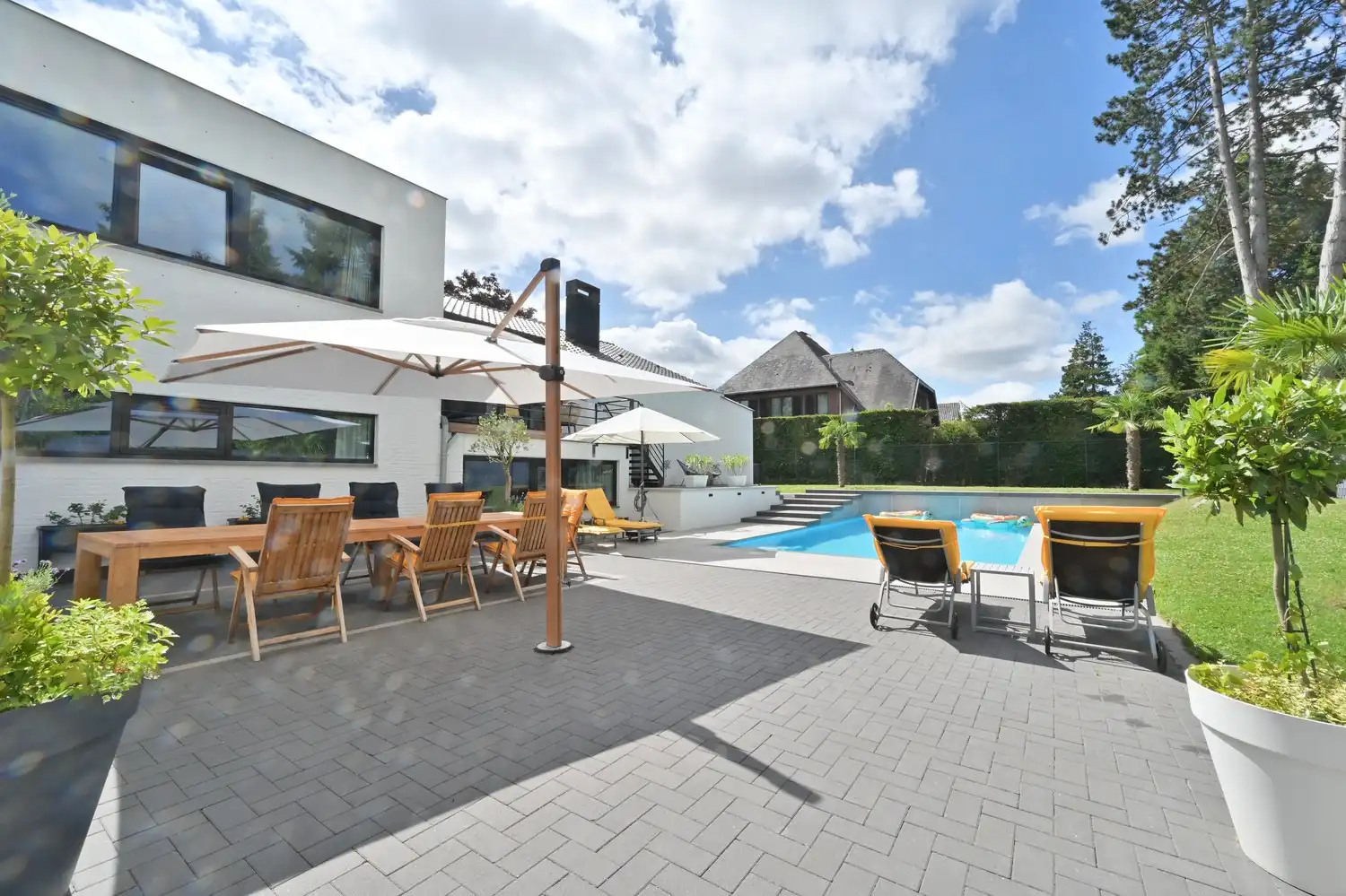 Exclusieve kantoorvilla met zwembad & poolhouse foto 7