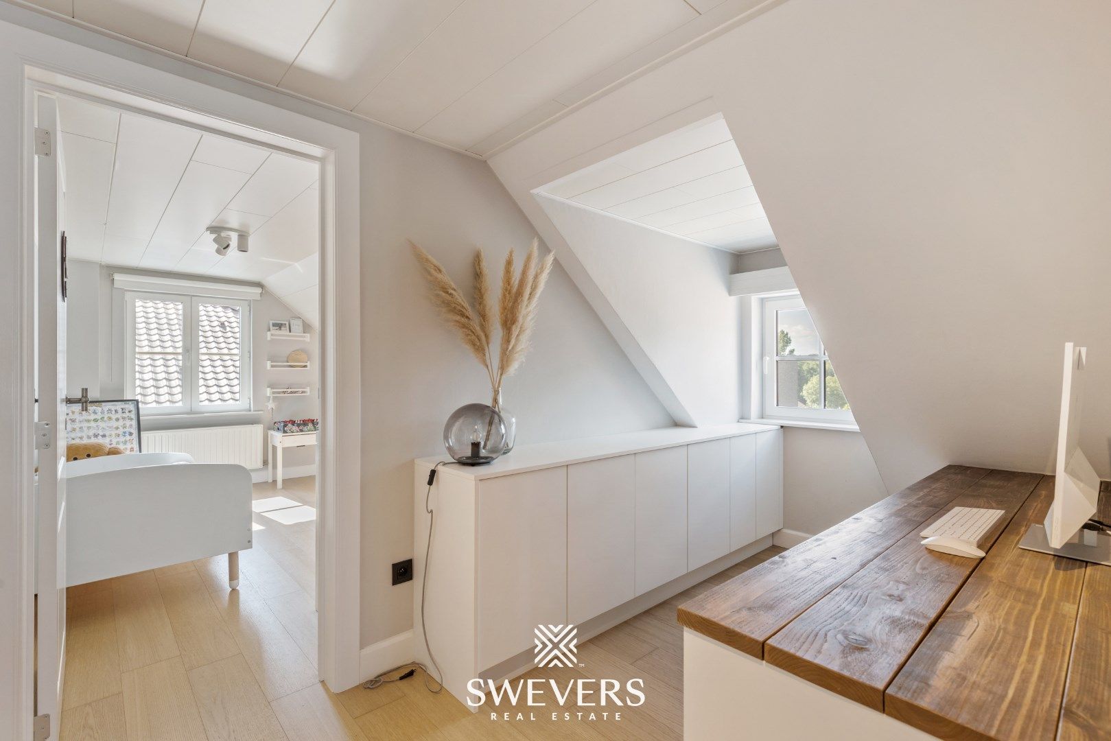 Knap gerenoveerde woning met praktijk/handelsruimte te Laak foto 16