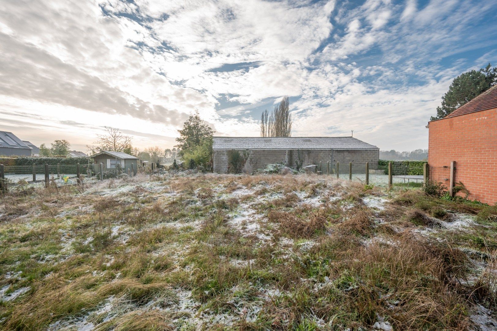 Gelijkvloerse woonst met grote tuin en garage te Sijsele. foto 14