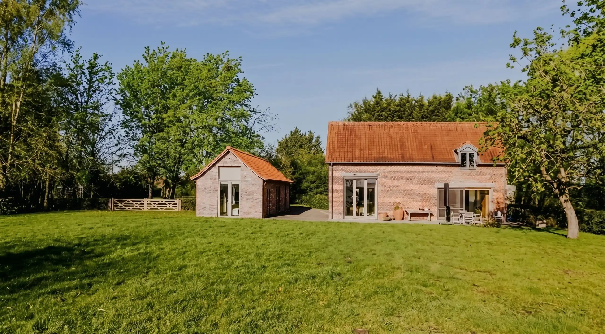 Opmerkelijk, gerestaureerde u- vormige hoeve  op 8.067 m² foto 5