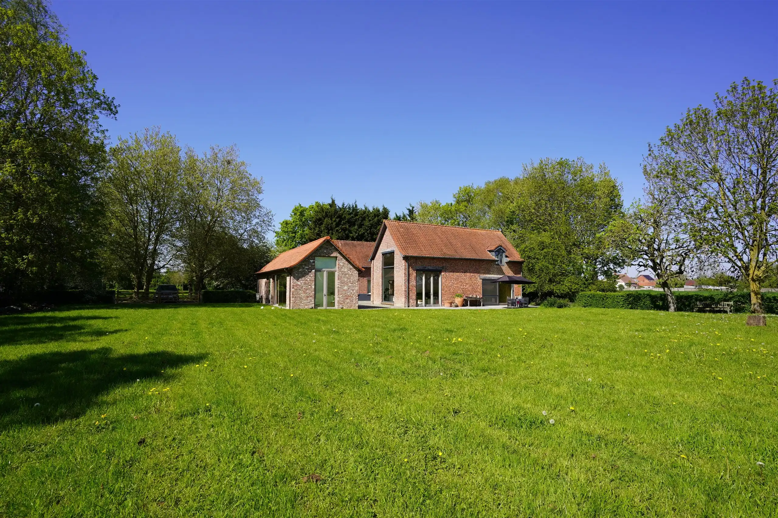 Opmerkelijk, gerestaureerde u- vormige hoeve  op 8.069 m² foto 5