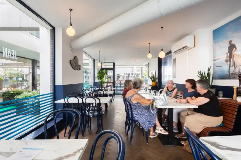 Prachtig handelspand met veel RUIMTE EN ETALAGE, gratis parking! TOPlocatie Patio Donk! foto 10