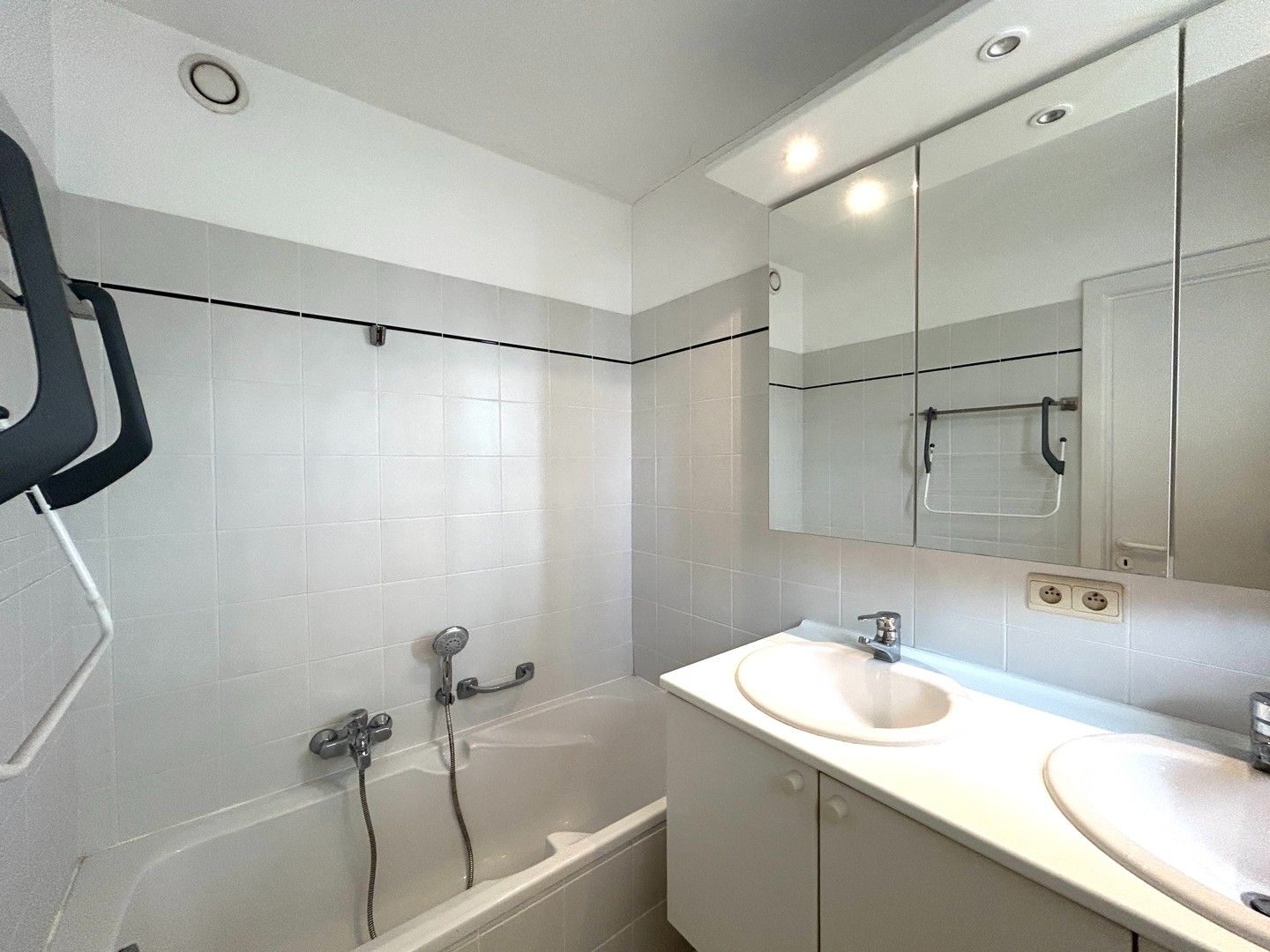 Instapklaar één-slaapkamer appartement te Roeselare! foto 10