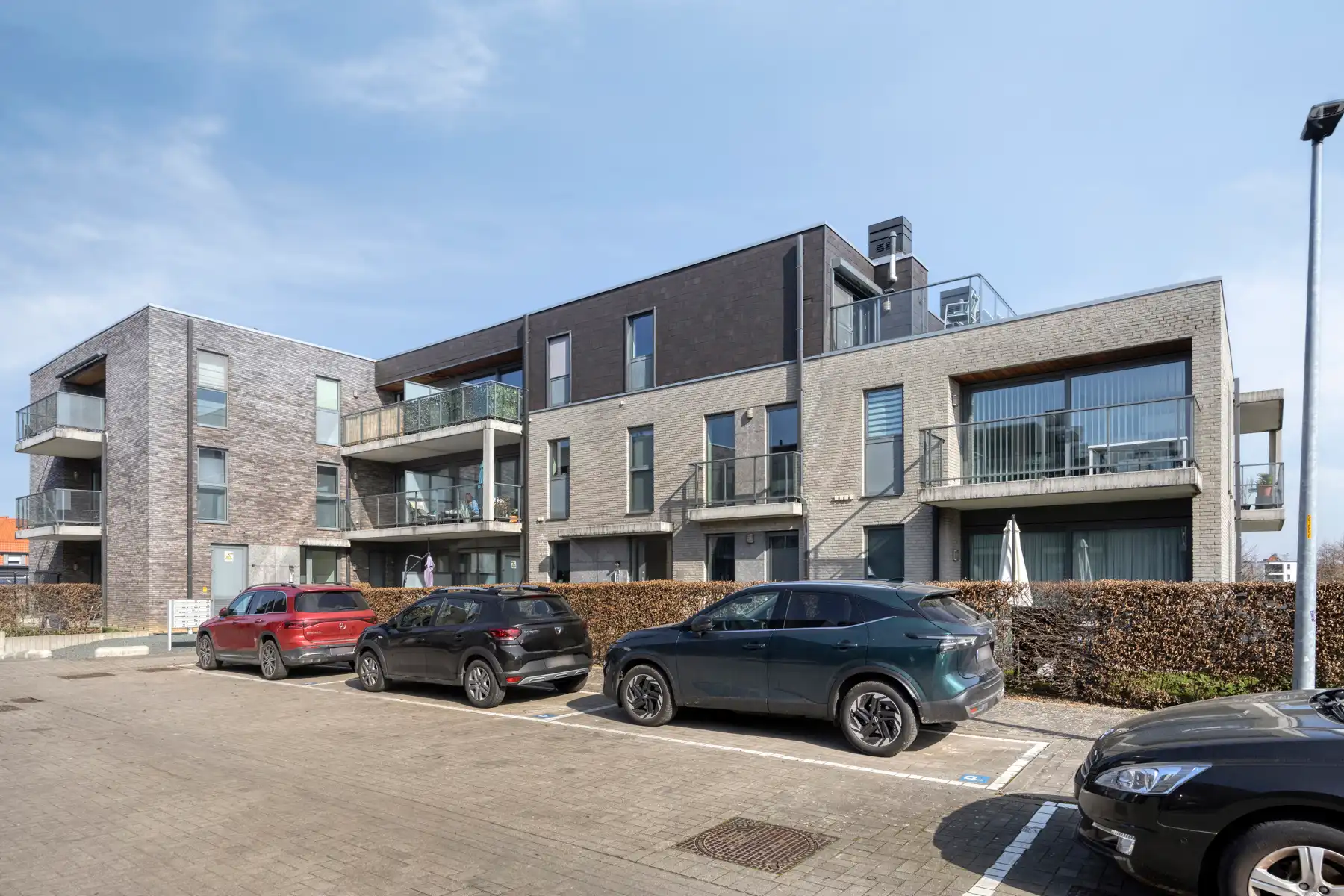 OPTIE Appartement met 2 slaapkamers, groot terras, garage & kelder foto {{pictureIndex}}