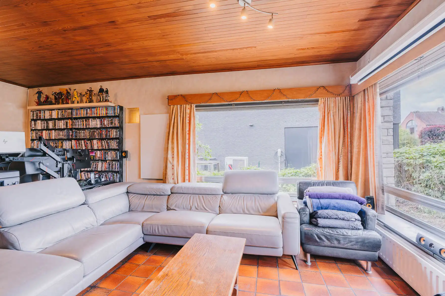 Bungalow op prachtig perceel van 18are in éénrichtingsstraat foto 7