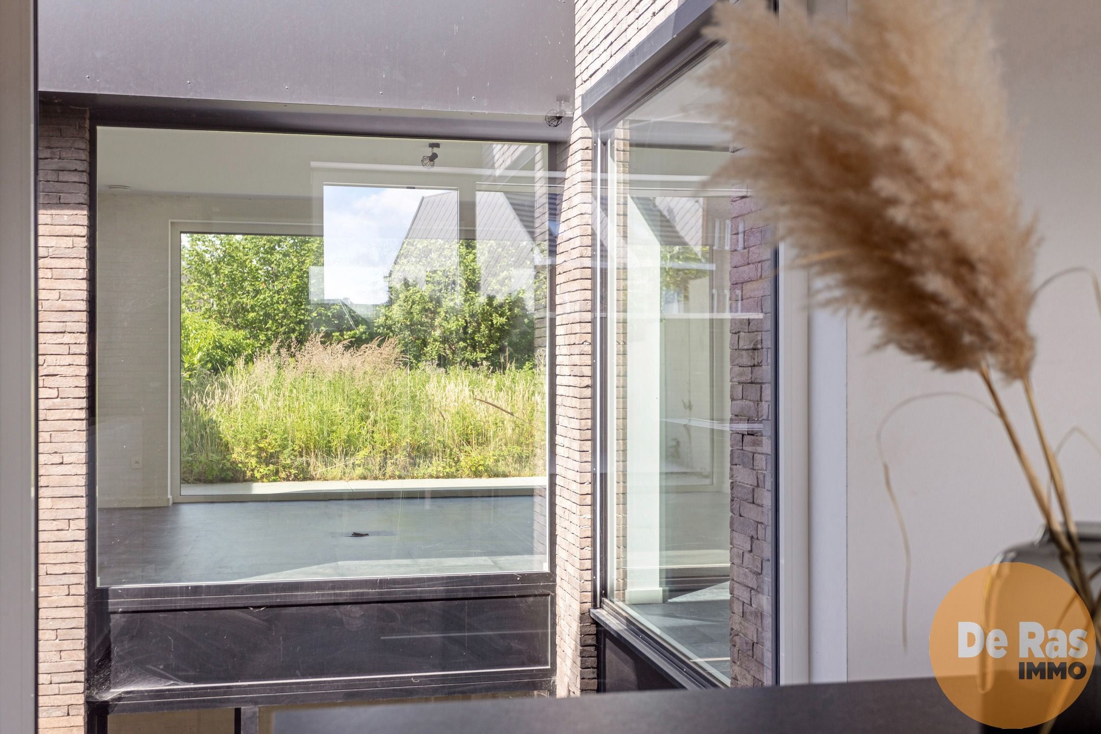 WICHELEN - Centraal gelegen, recente woning met groendak foto 9