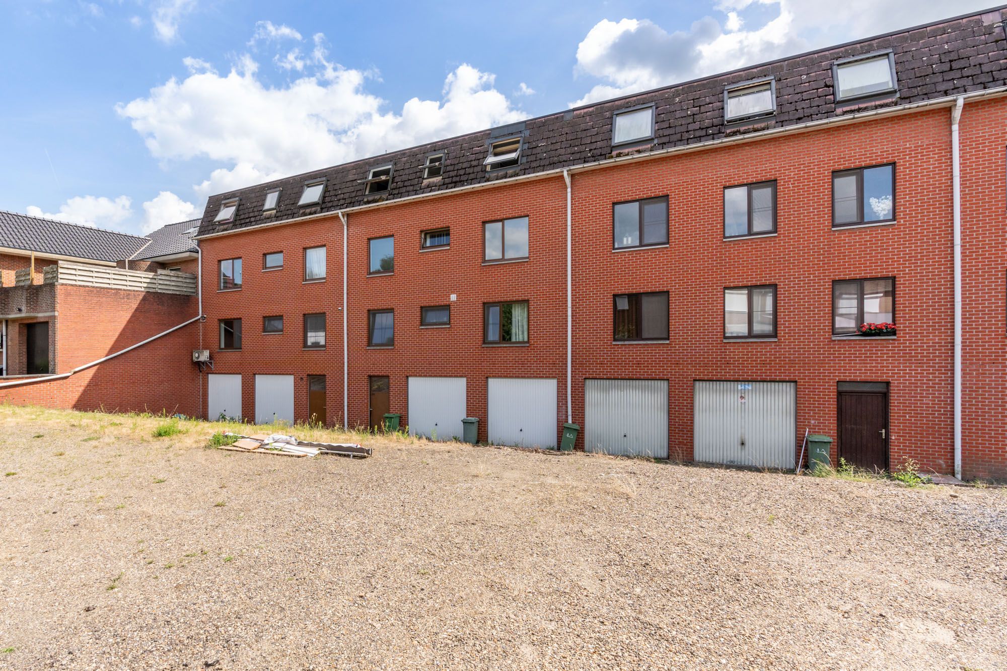 IDEALIS VASTGOED - APPARTEMENT OP 1ste  VERDIEP MET RUIM 80M² BEWOONBARE OPPERVLAKTE, 2 SLAAPKAMERS EN INPANDIGE GARAGE IN HET HARTJE VAN BOCHOLT foto 5