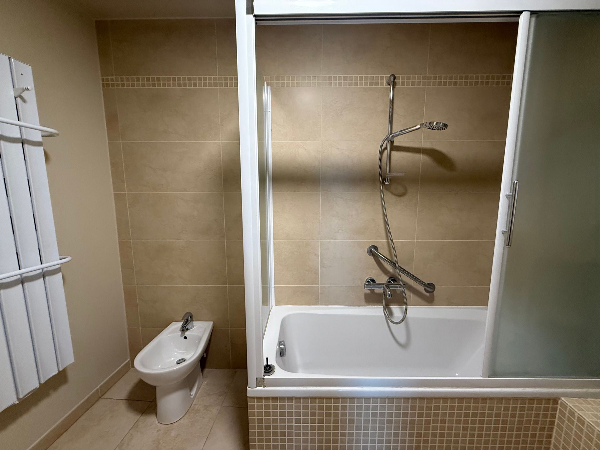 SERSKAMP - Ruim, recent appartement zicht op groen. foto 10