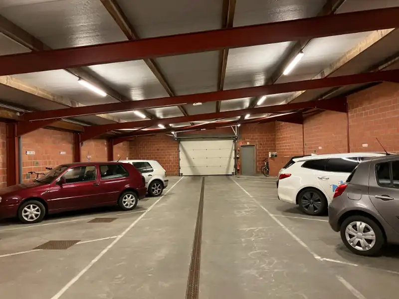 Centraal gelegen appartement met 2 slpks + garage/staanplaats foto 7