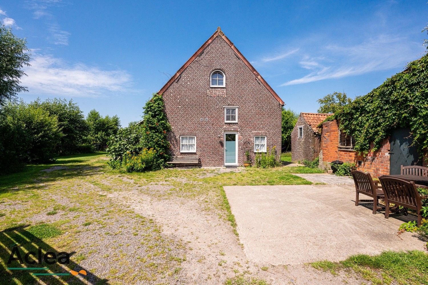 Unieke hoeve aan de Molenkreek in Sint-Margriete met vakantiewoningen en schuur foto 6