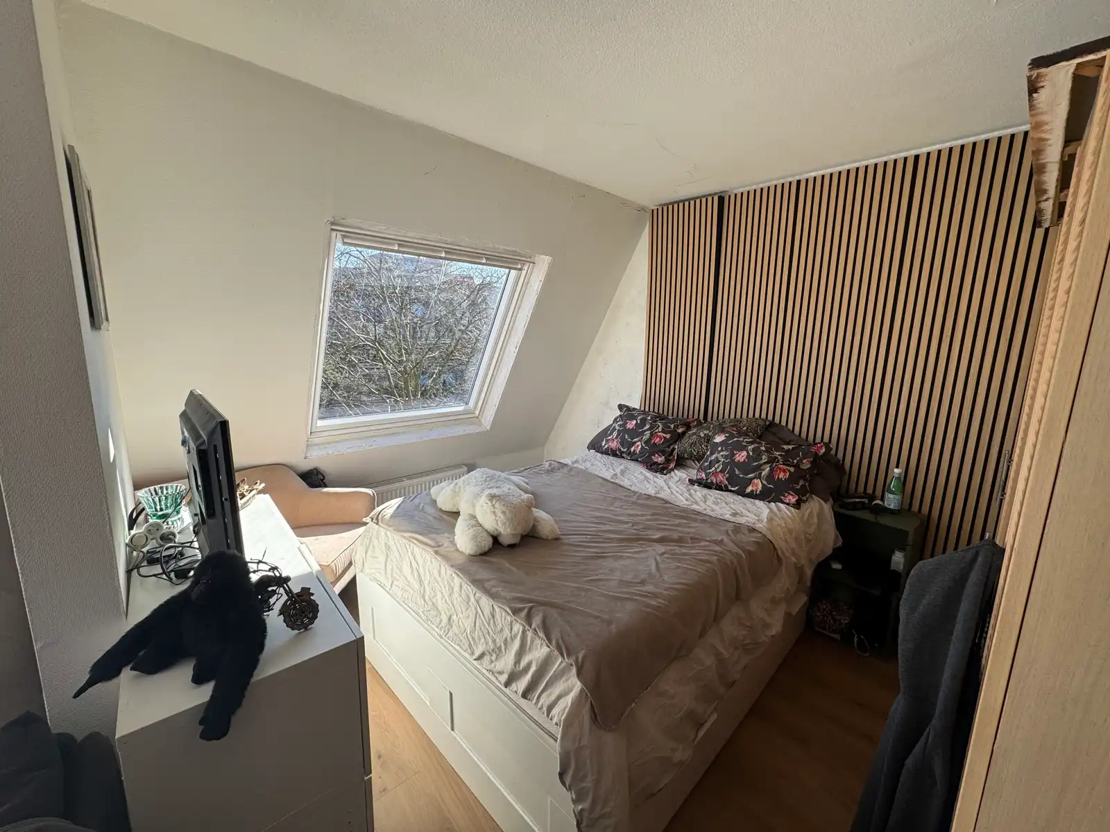 Lichtrijke studio met terras en parking in "Les Venelles" foto 6