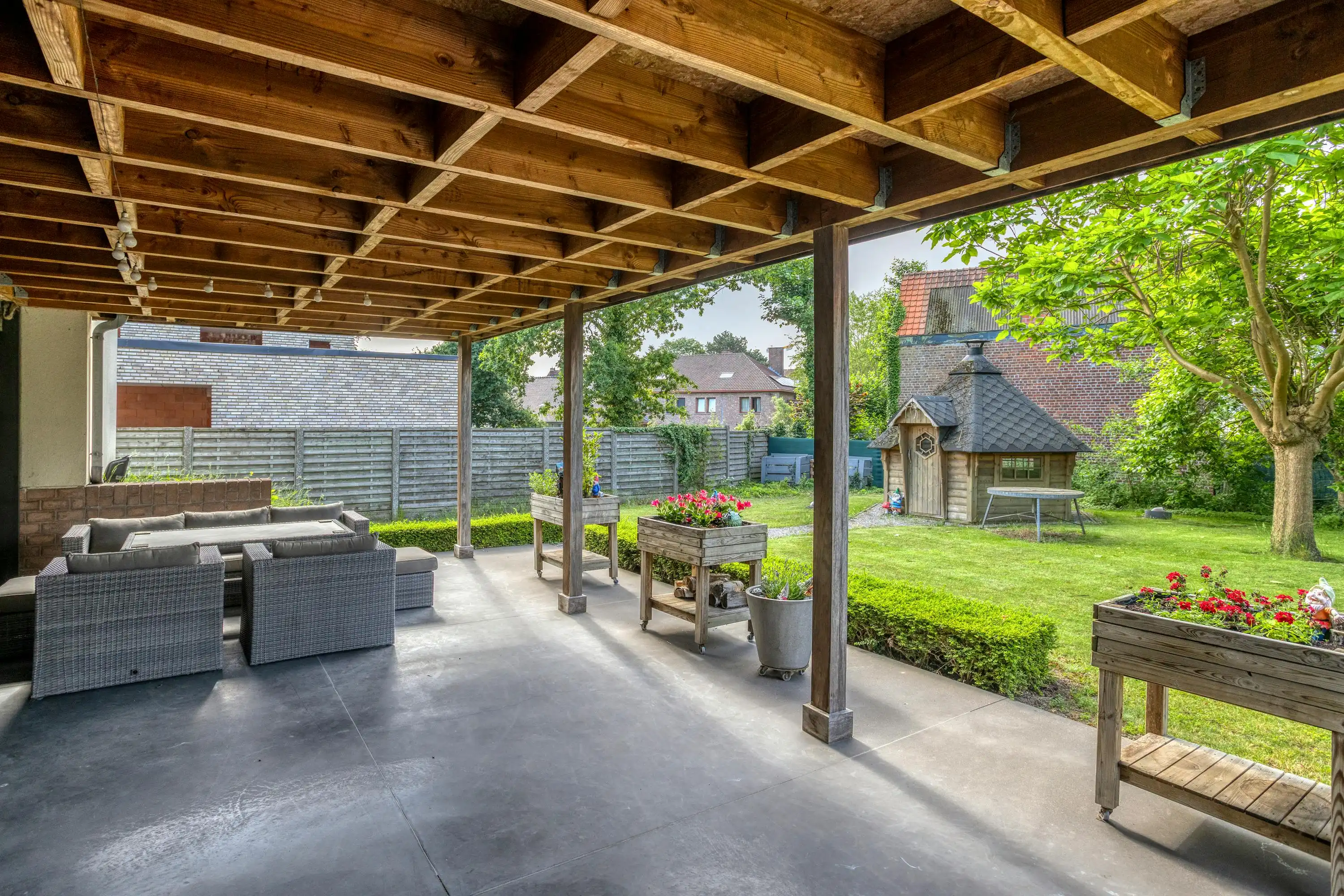 Ruime villa met 4 slaapkamers op 988 m² foto 19