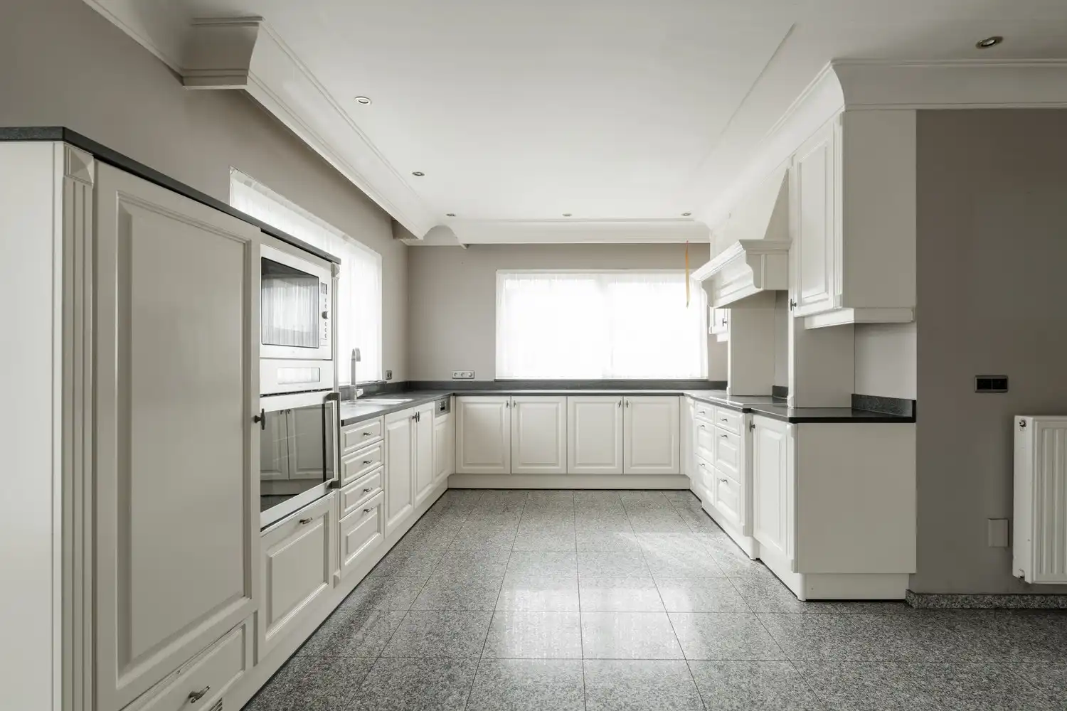 BEDRIJFSPAND MET CONCIERGEWONING foto 14