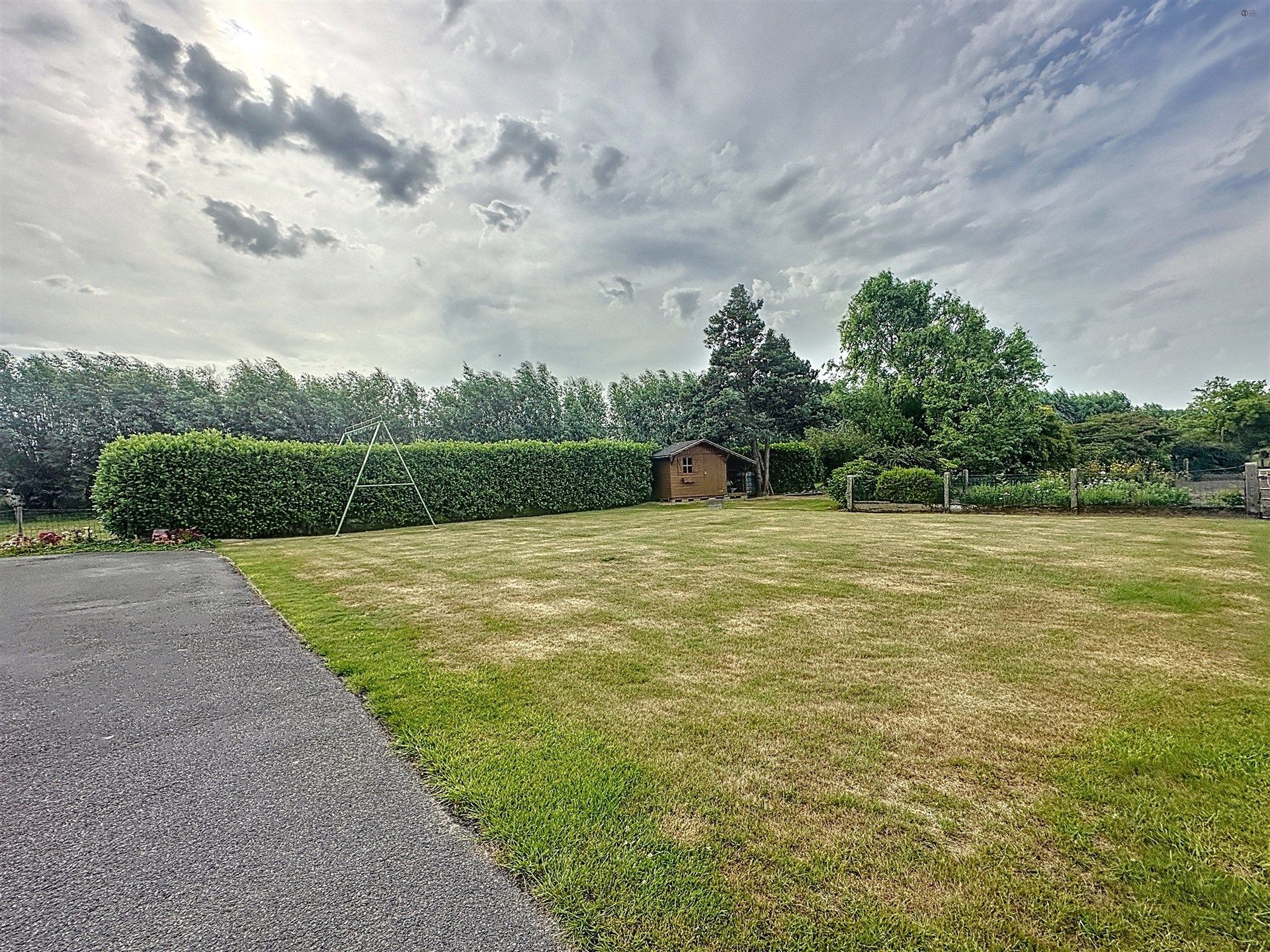 Open bebouwing met 4 slaapkamers op perceel van 2.062m² omringd door velden! foto 4