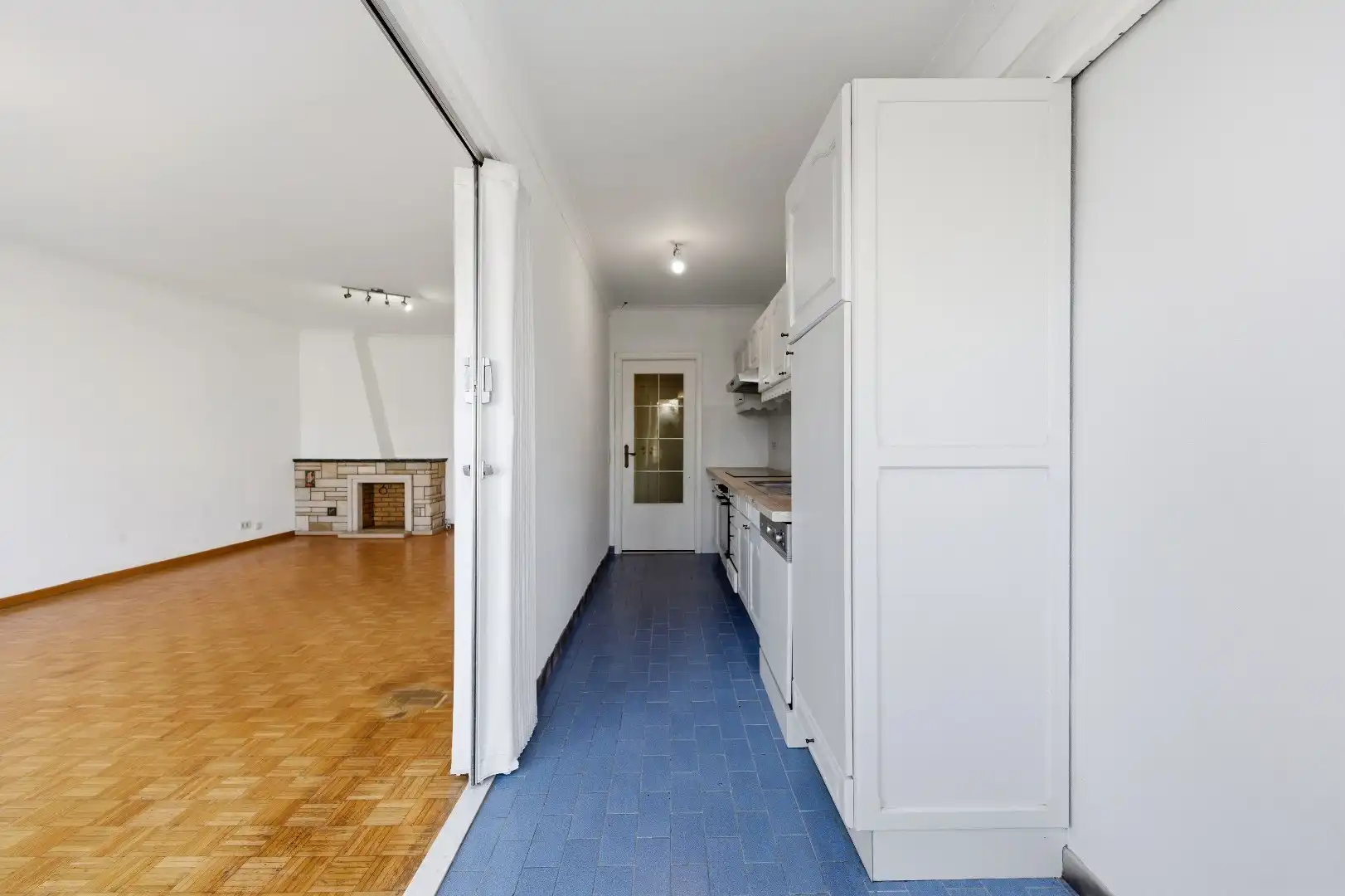 Goed gelegen, op te frissen appartement met 2 slpks en ruim terras foto 10