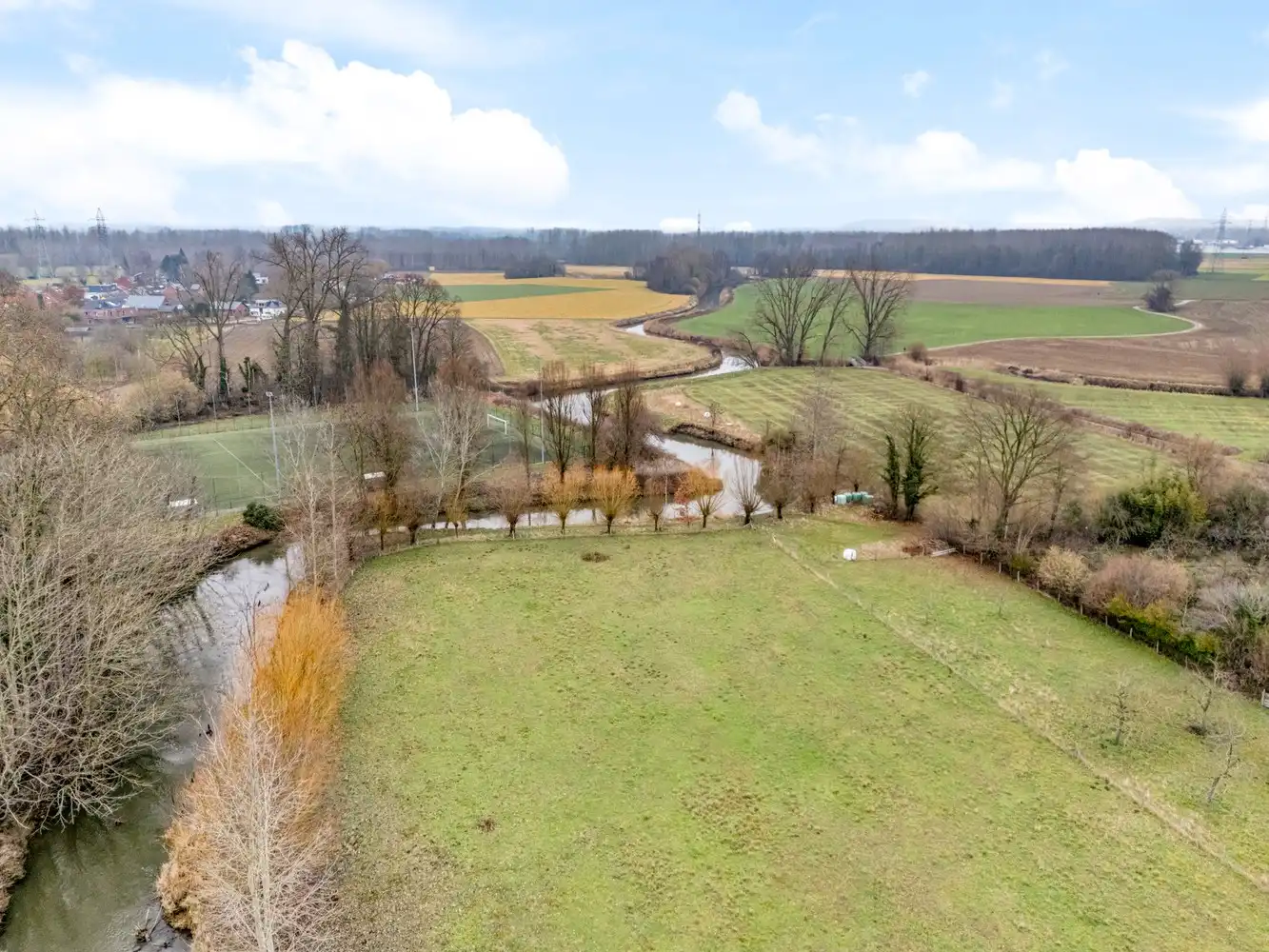 Goed gelegen en vrijstaande woning met 2 slaapkamers, uitbreidingsmogelijkheden onder het dak en een oprit met een garage op een perceel van 9a 96ca grenzend aan en met de tuin deels gelegen in agrarisch gebied! foto 26