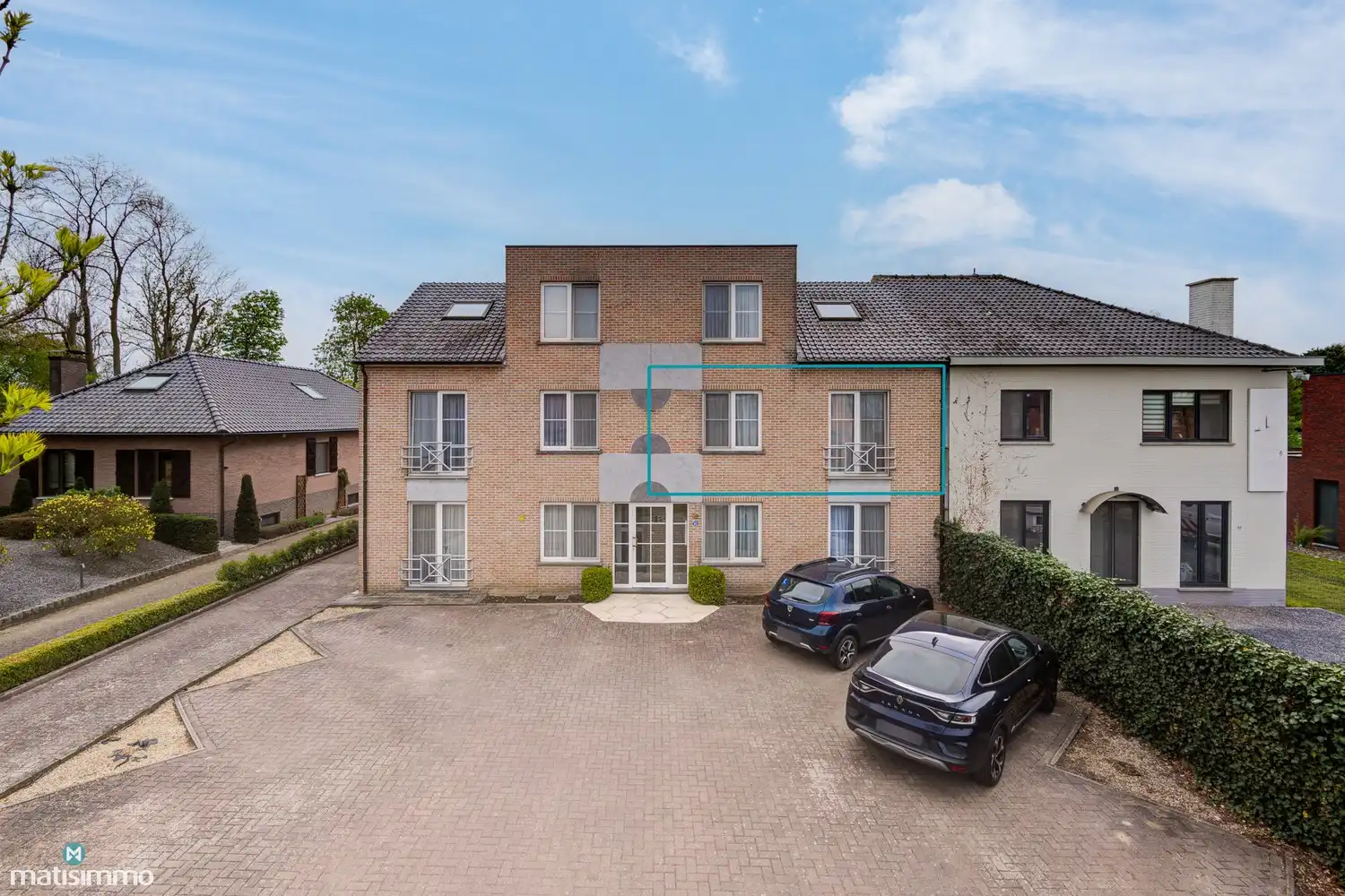 GOED ONDERHOUDEN APPARTEMENT MET GARAGE, KELDER EN RUIM ZUIDWESTGEORIËNTEERD TERRAS IN BILZEN foto {{pictureIndex}}