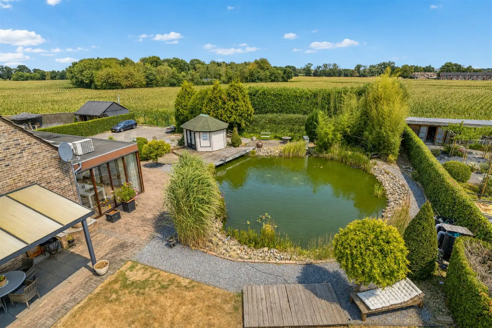 Ruime woning op een perceel van 20a! foto 5