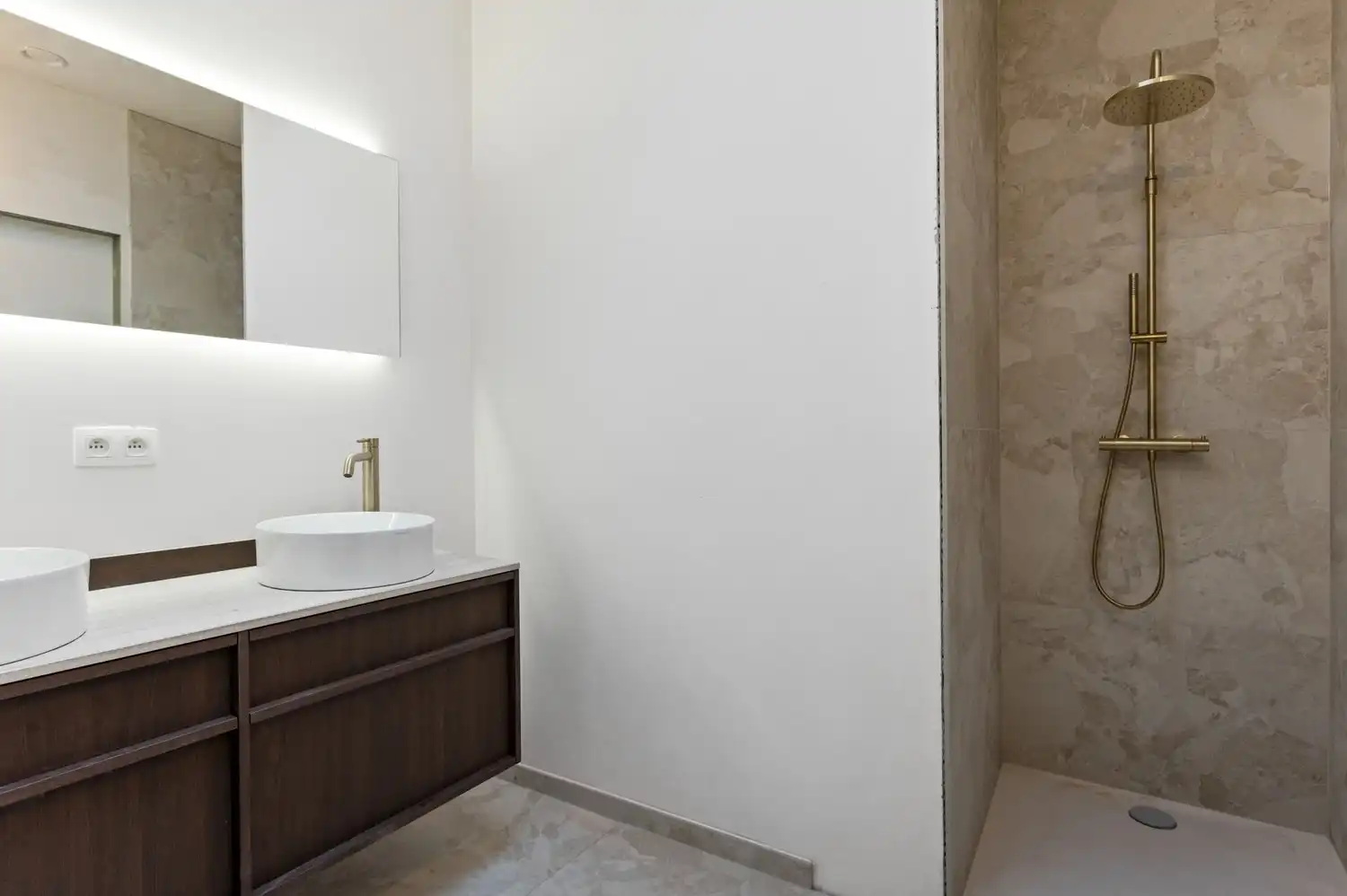 Uitzonderlijk penthouse-appartement met open zicht in hartje Ranst. foto 14